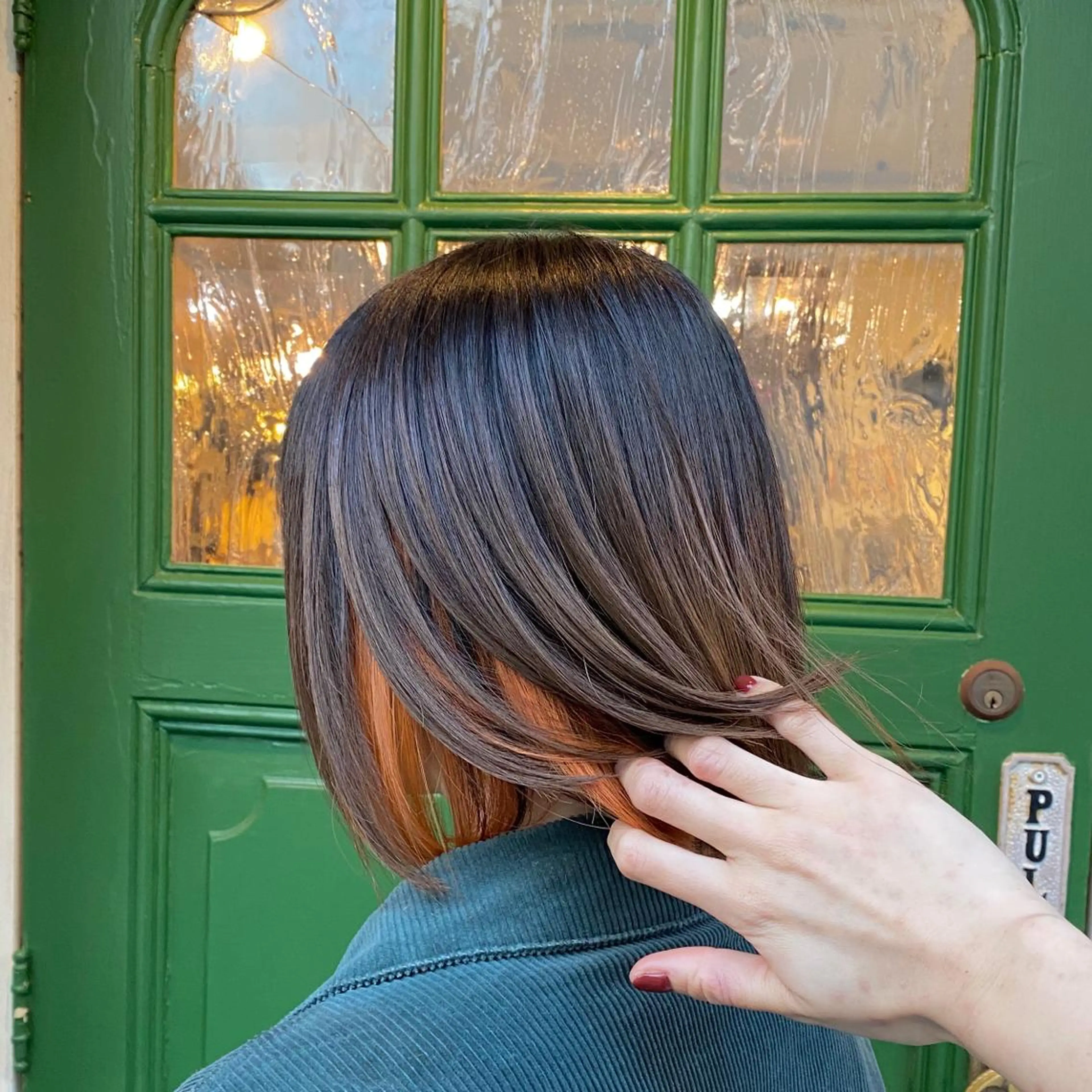 ショート カラー ブリーチ インナーカラー オレンジ カット ヘアカラー トリートメント ヘッドスパ BRITS 渡辺 菜々子のヘアスタイル