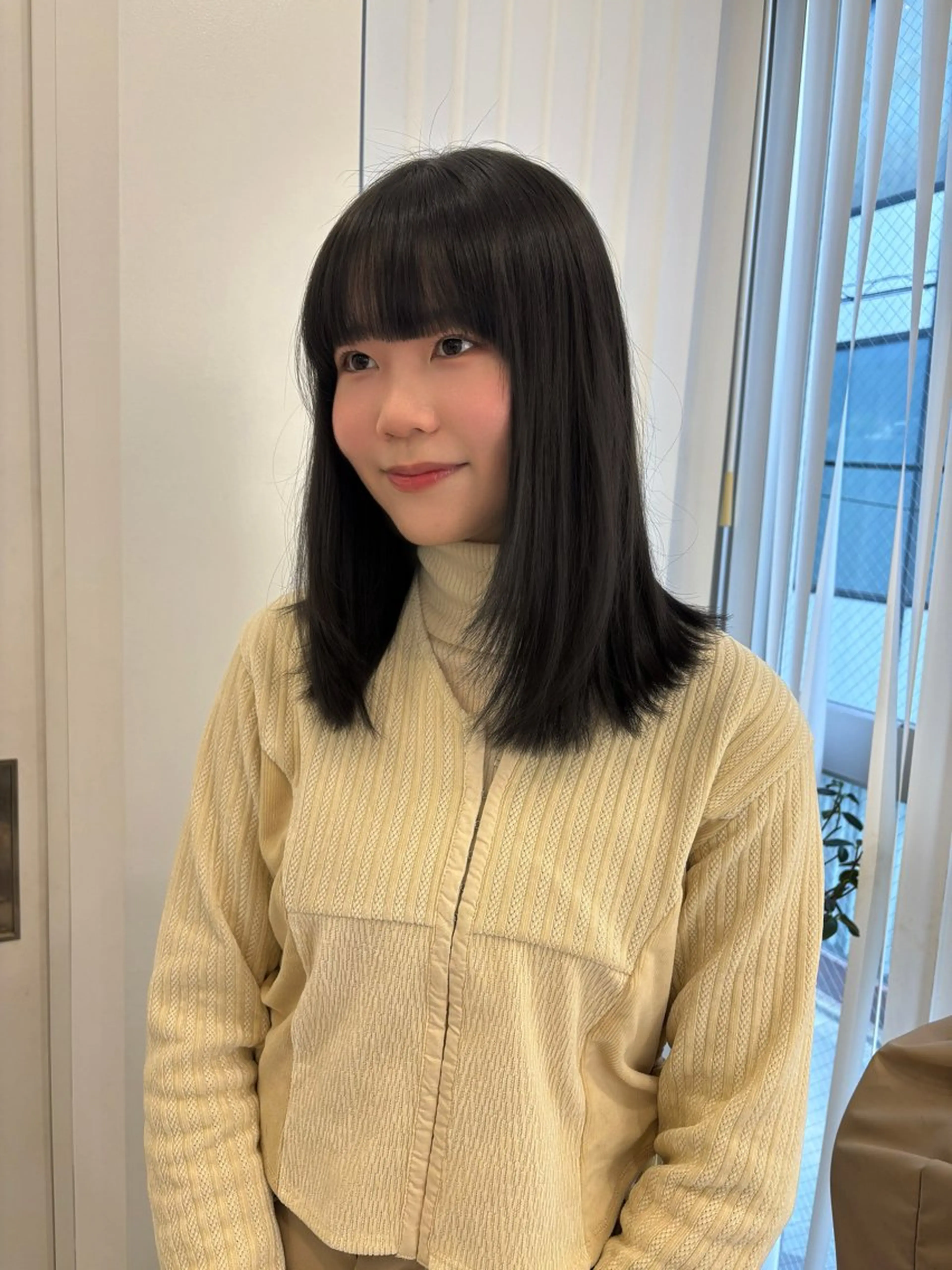 ミディアム カット ヘアカラー トリートメント レイヤーカット🎀 kanaのヘアスタイル