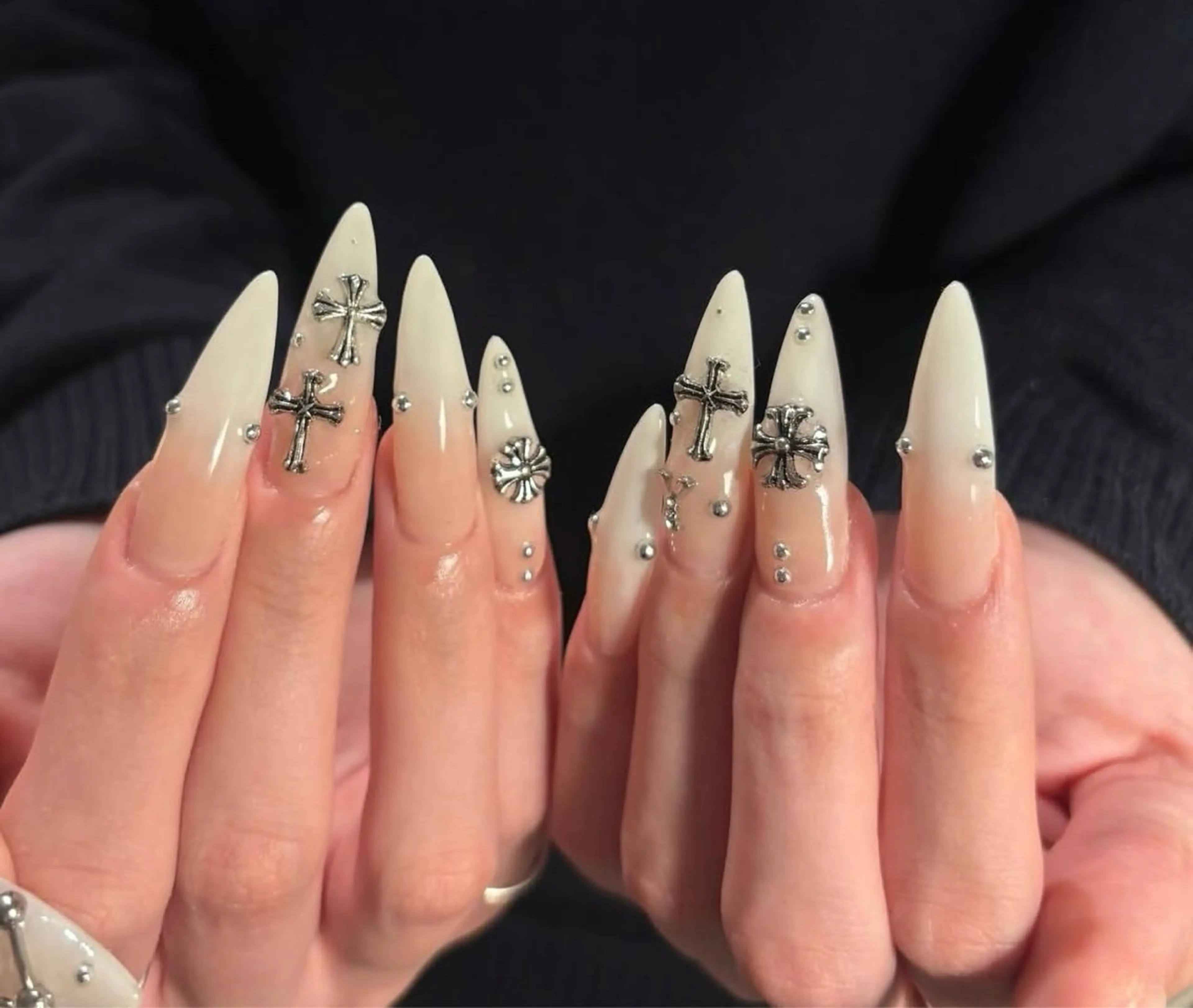 ネイル グラデーション キラキラネイル ワンカラーネイル 冬ネイル Jenn Nail Salonのネイルデザイン