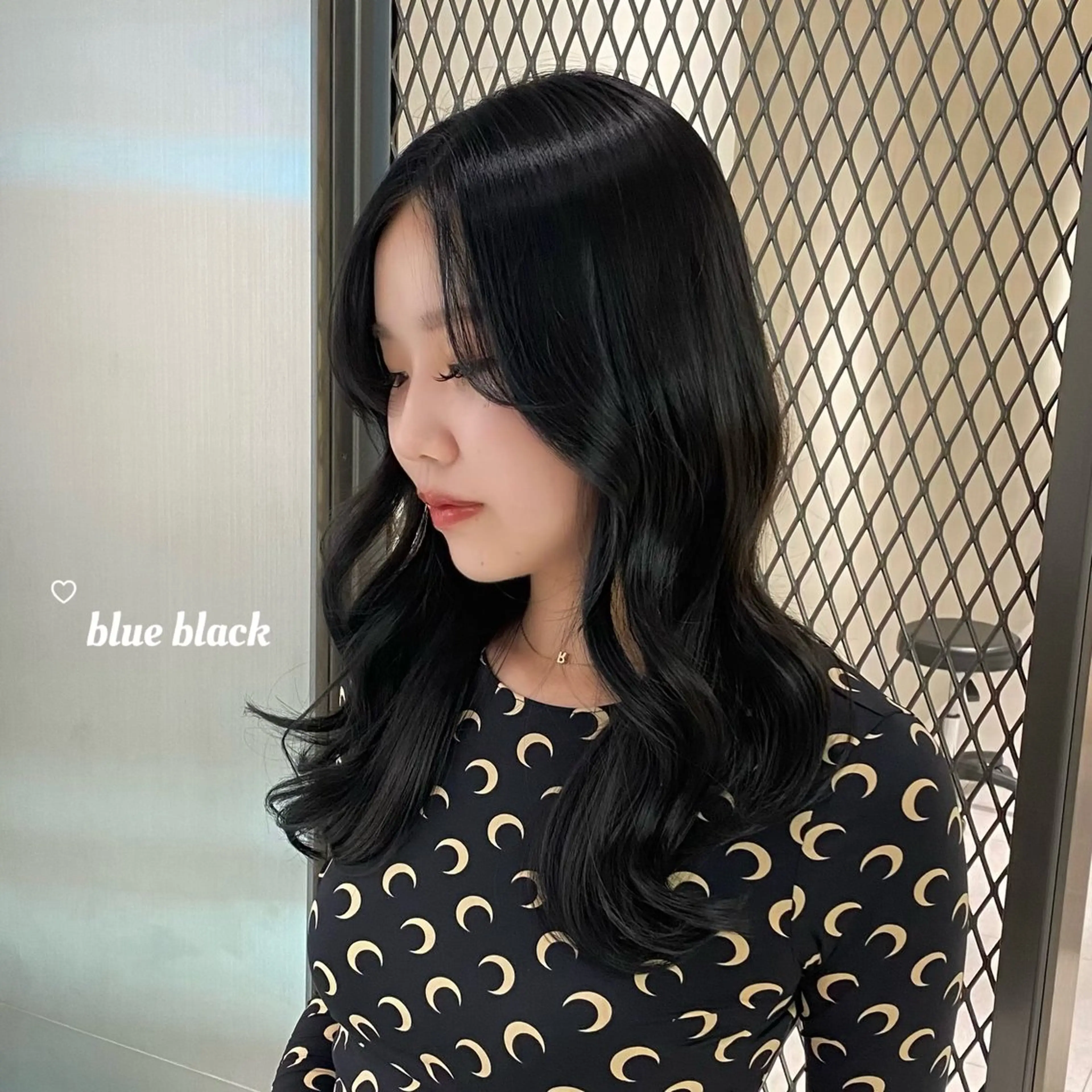 カラー 黒髪 ブルーカラー ブルーブラック 透明感カラー ヘアカラー トリートメント ユナ / lond uluのヘアスタイル