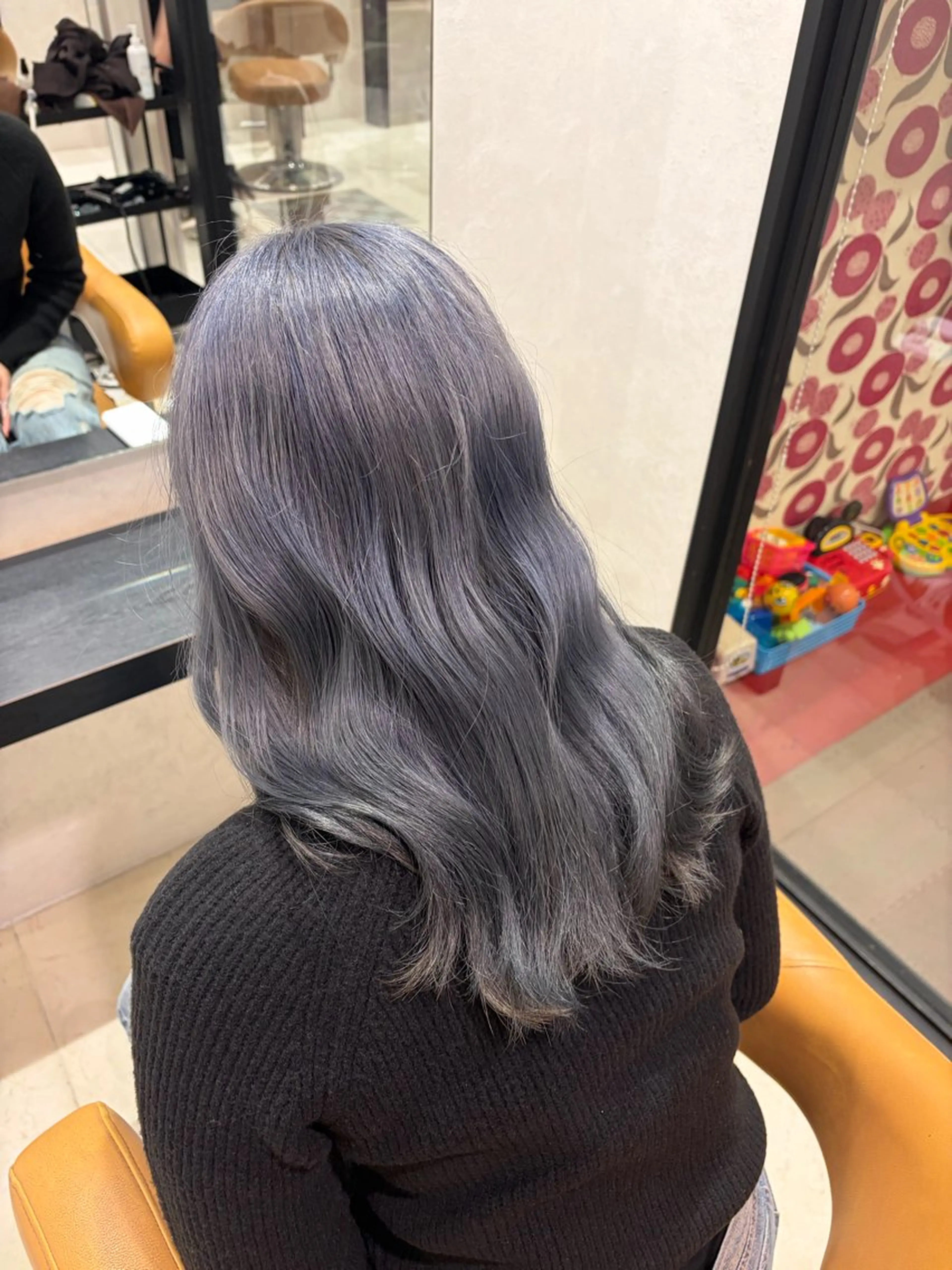 ロング カラー ブリーチ ブルーカラー シルバー ヘアカラー 石塚 光流のヘアスタイル