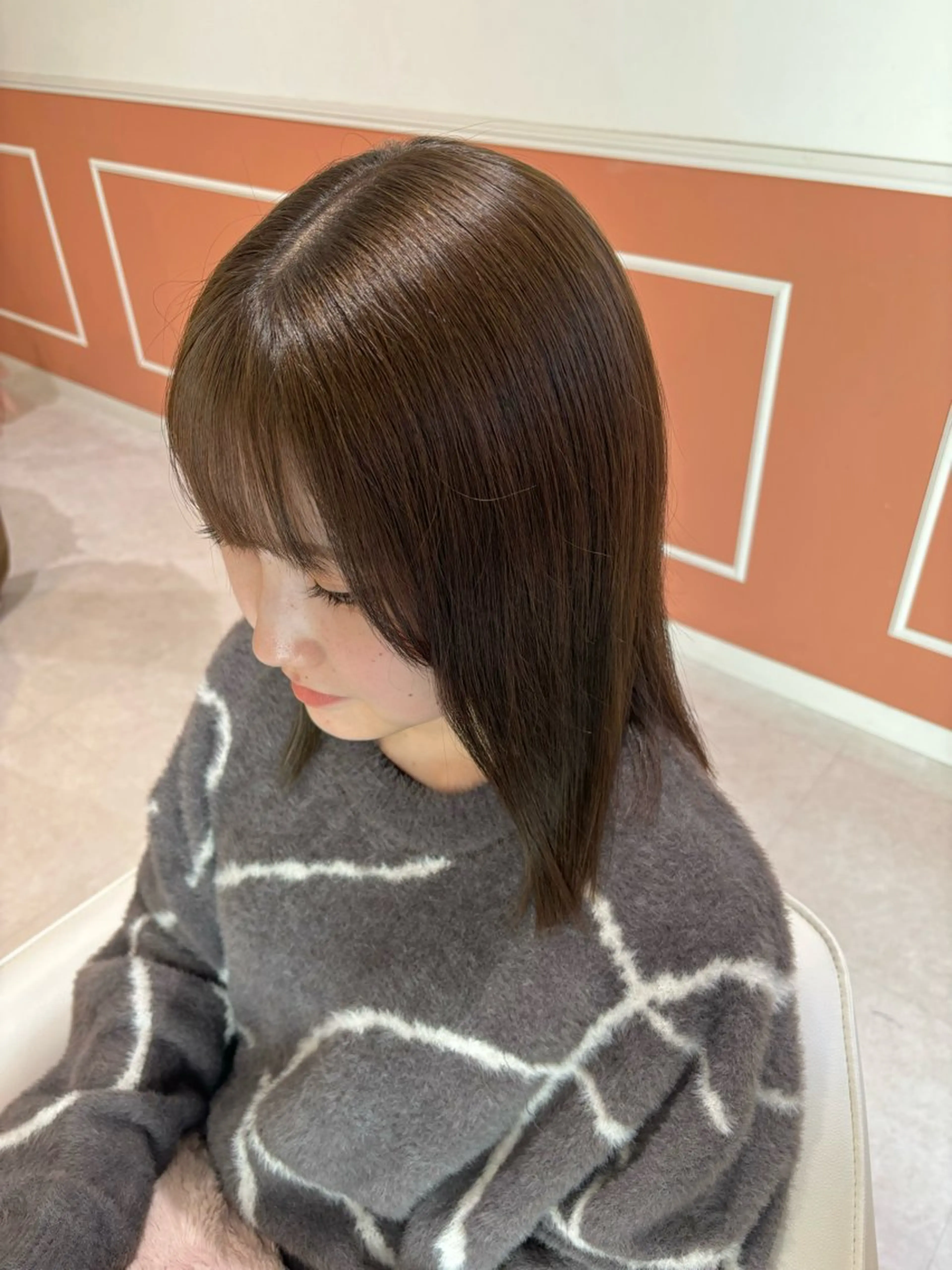 セミロング カラー ベージュカラー オリーブベージュ 山﨑 まなかのヘアスタイル