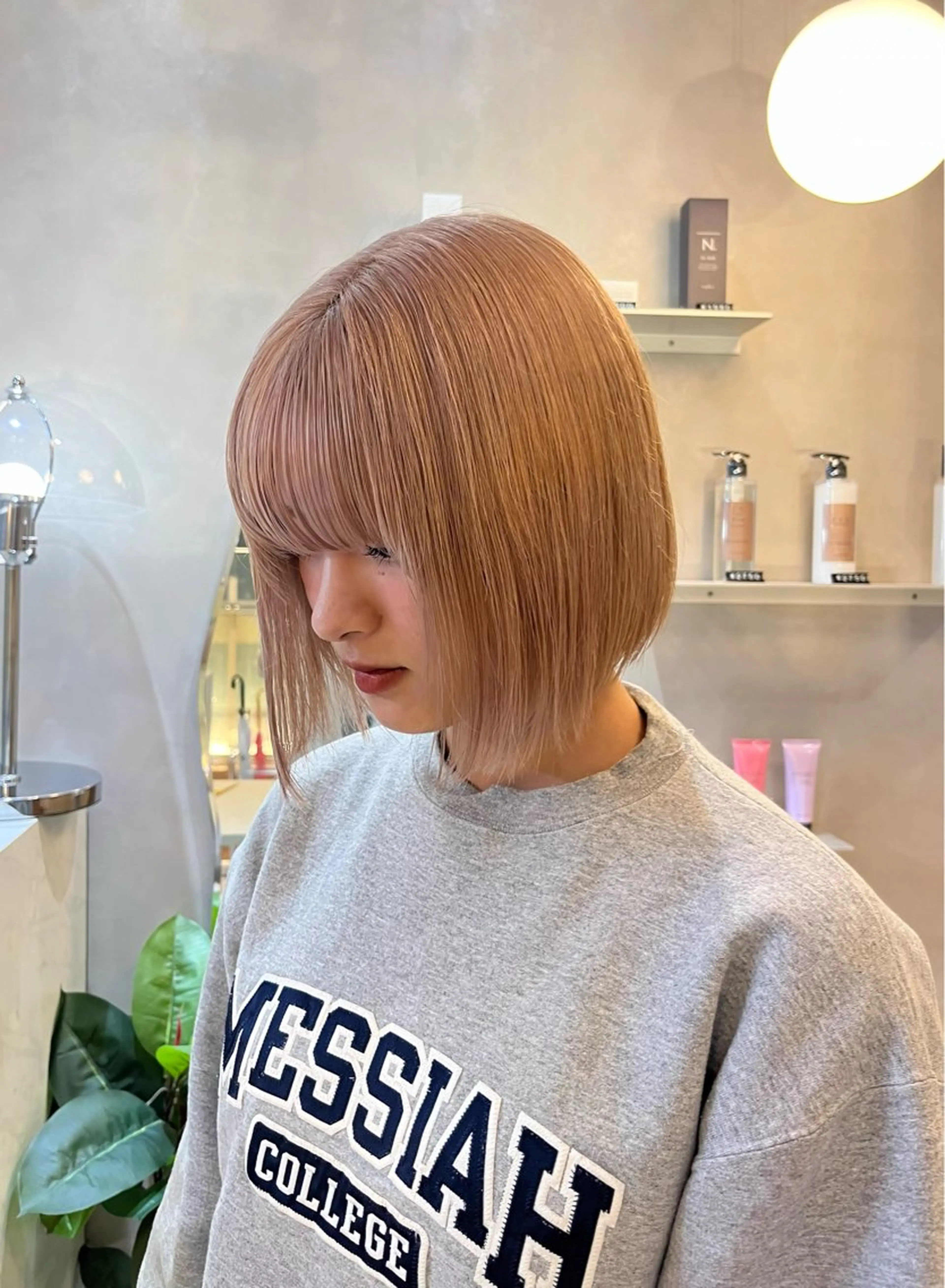 ミディアム カラー ブリーチ このか🕊️ベージュ /グレージュ/カットのヘアスタイル