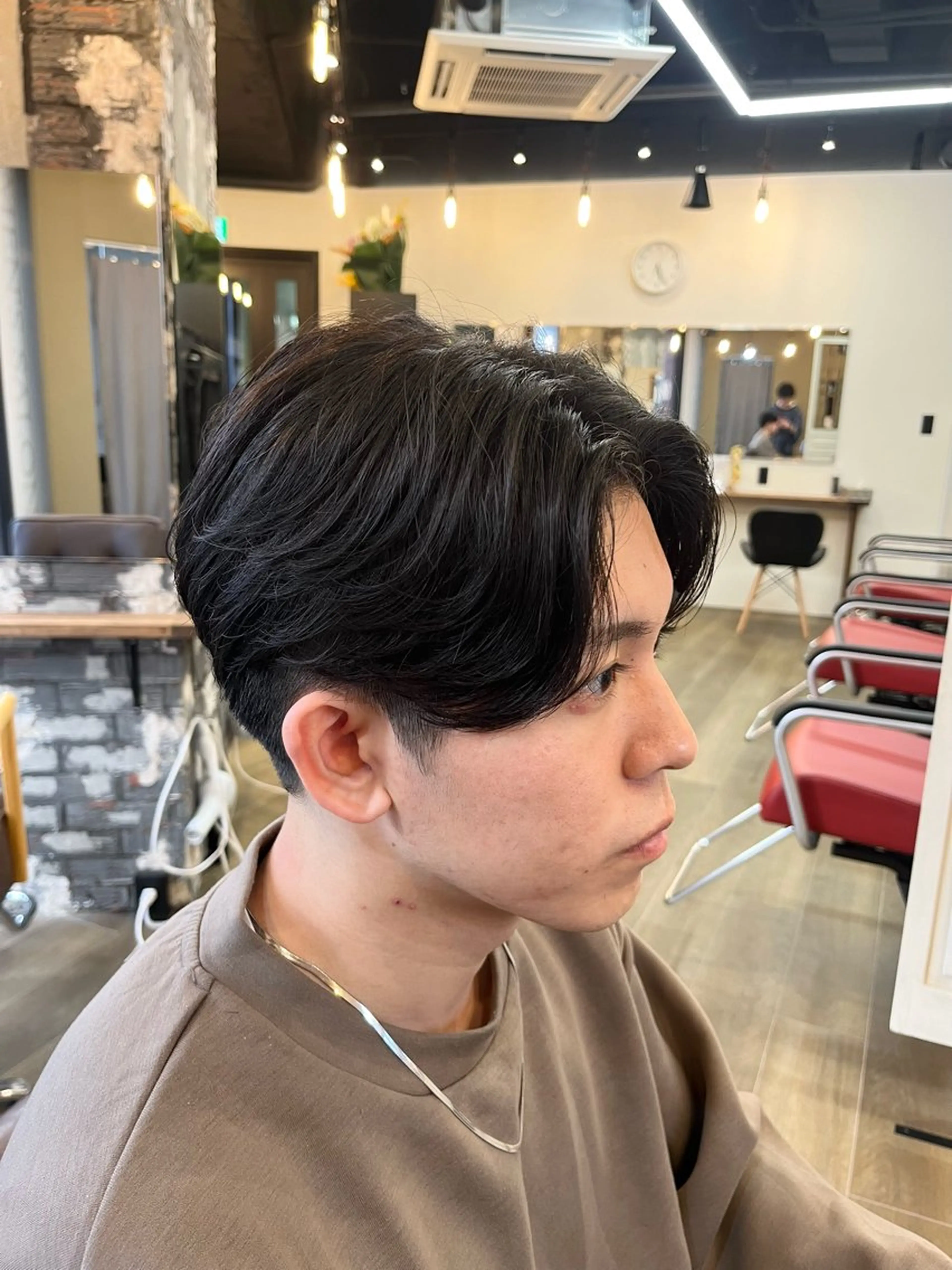 ショート パーマ メンズ センターパート メンズパーマ ニュアンスパーマ カット パーマ 韓国風メンズ/毛流れ ヘアなら須田龍世のヘアスタイル