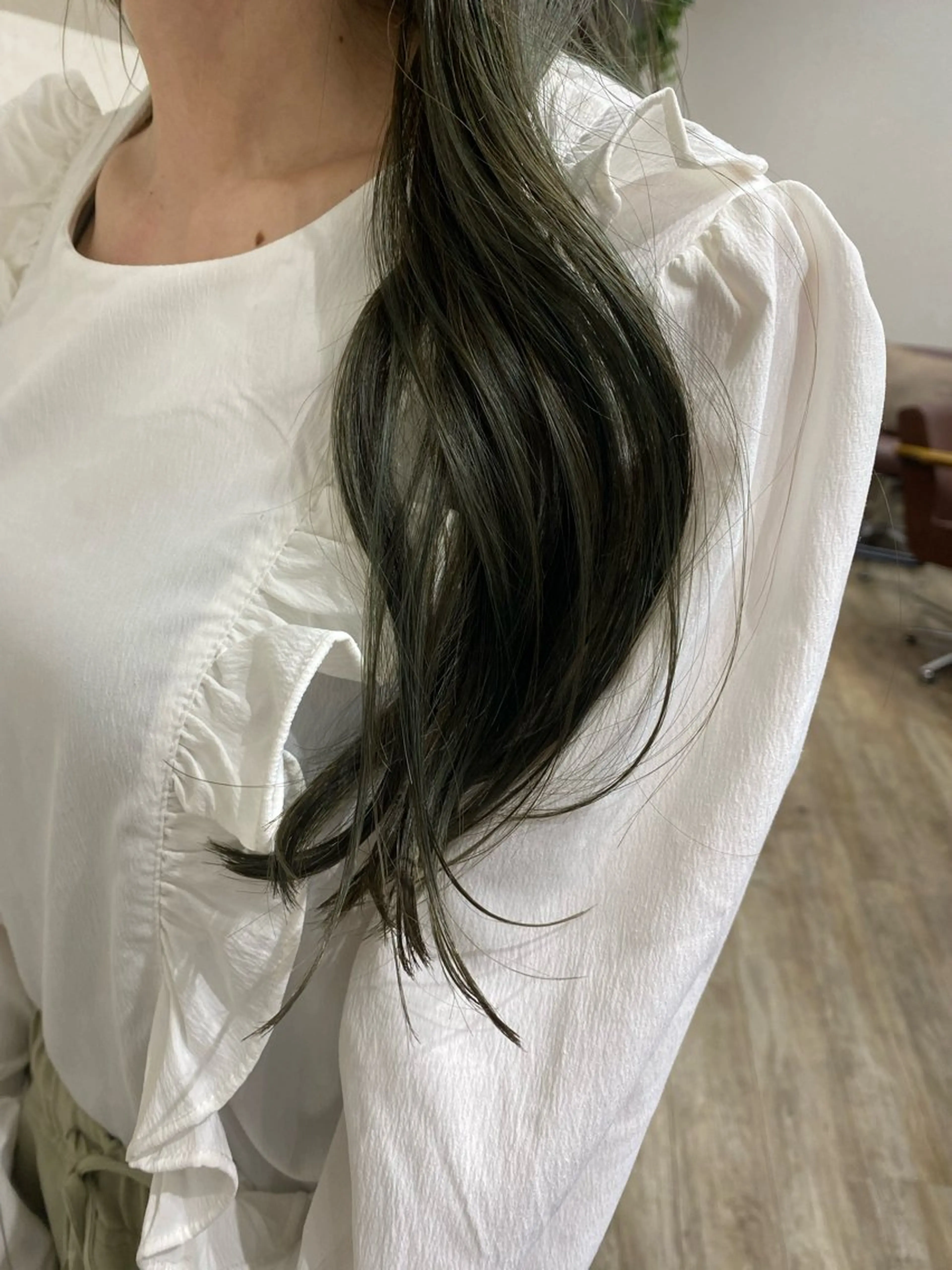 ロング カラー 透明感カラー イルミナカラー オリーブカラー 縮毛矯正 N°+aero 😊れいか😊のヘアスタイル