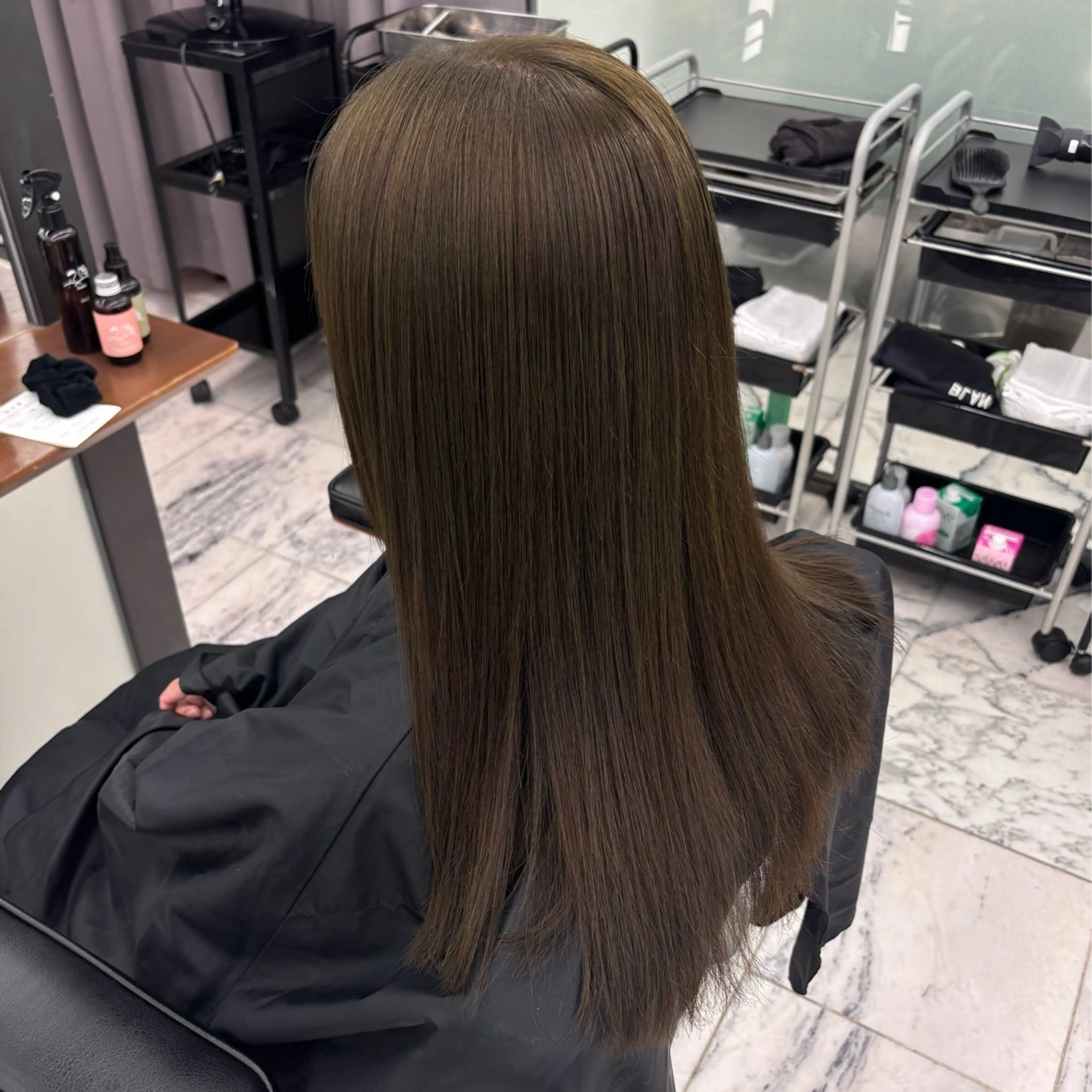 カラー ブリーチ ブラウンカラー ブリーチなしカラー オリーブブラウン ヘアカラー ﾚｲﾔｰ🎶似合わせ パーマ🎀ナナコのヘアスタイル