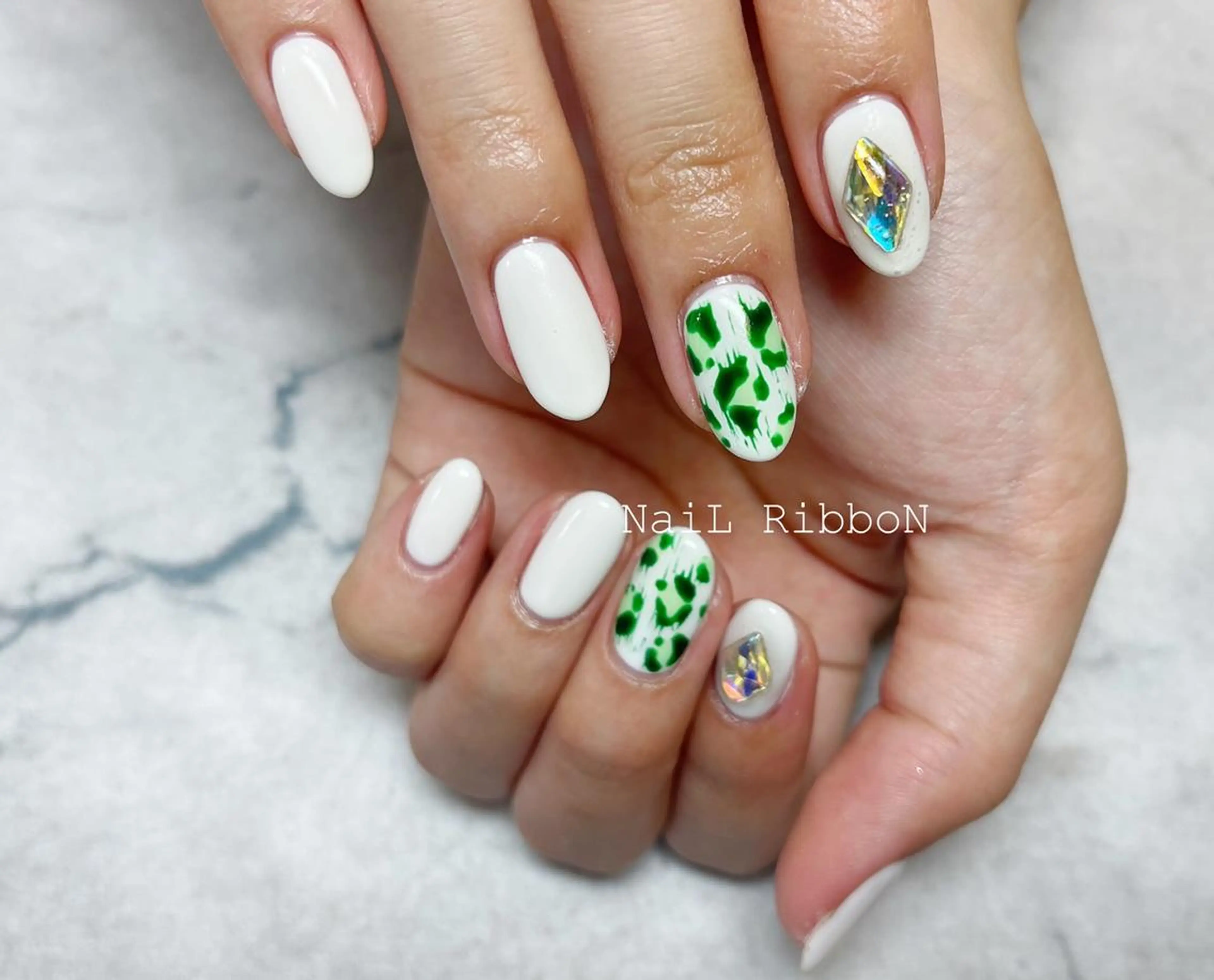 ネイル ネイルリボン 受付スタッフのネイルデザイン