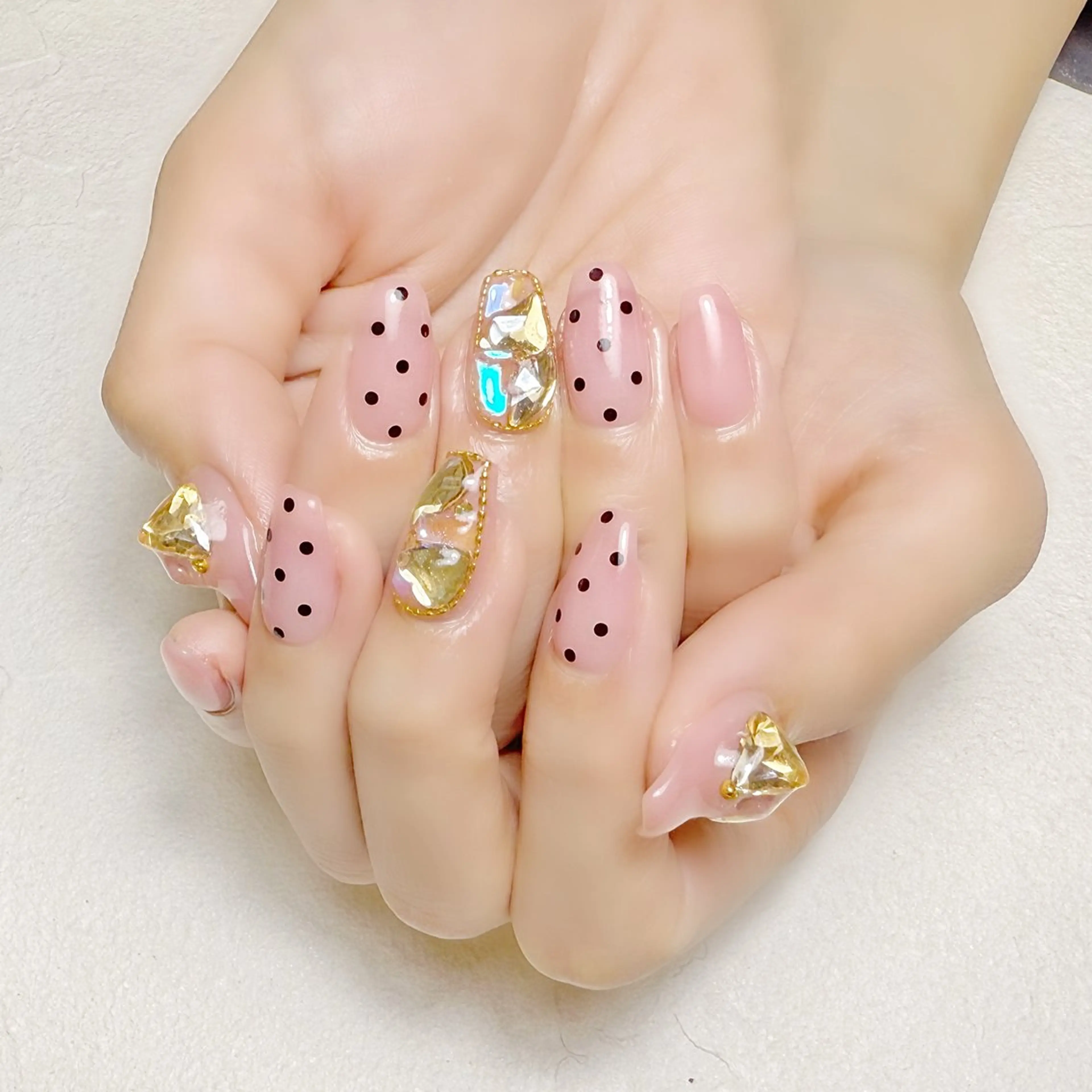 ネイル ドット ガーリー キラキラネイル ピンク ワンホンネイル rouse nail RISATOのネイルデザイン