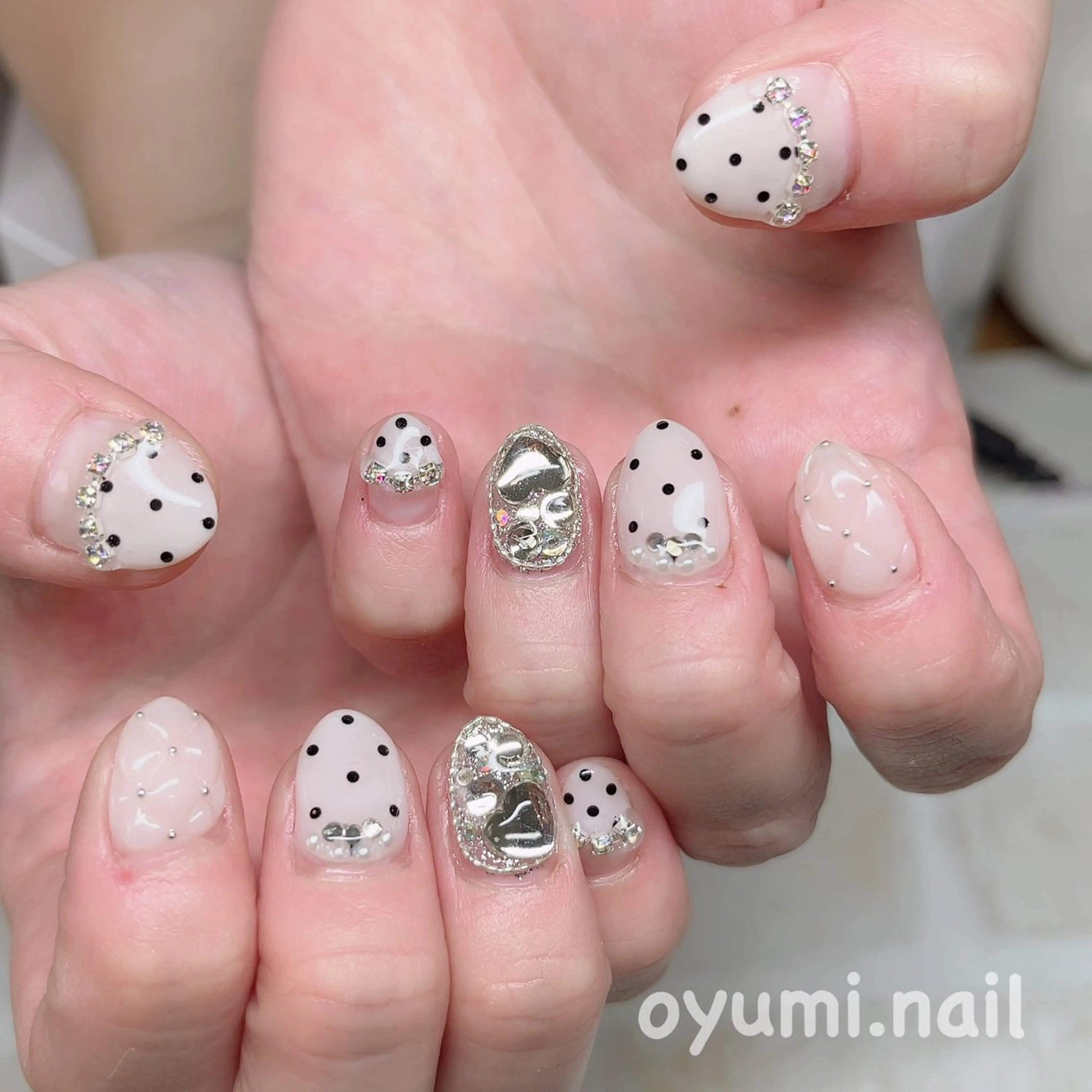 ネイル ホワイト ハンドネイル takanashi yumiのネイルデザイン