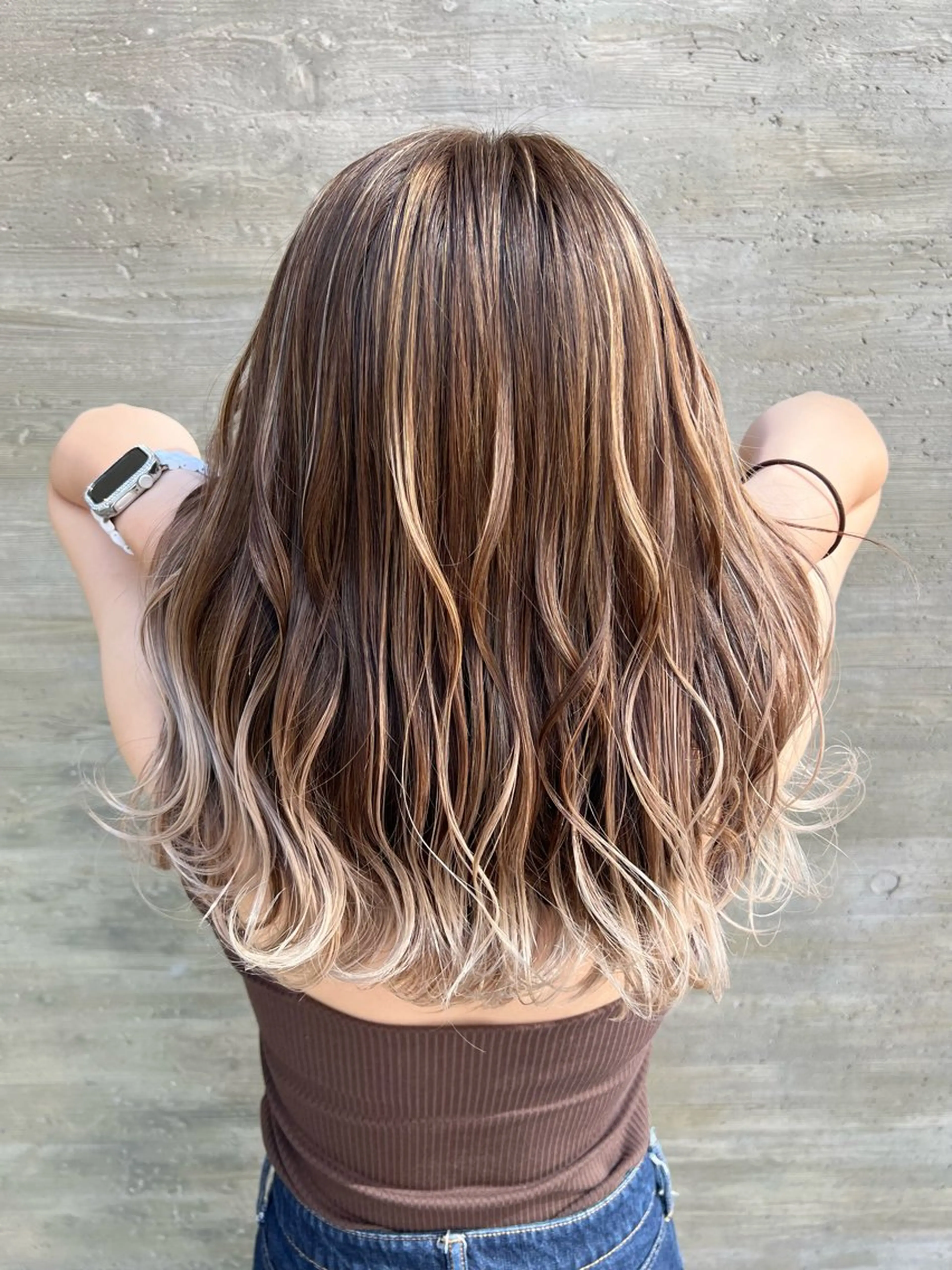 ミディアム カット ヘアカラー トリートメント mana .のヘアスタイル