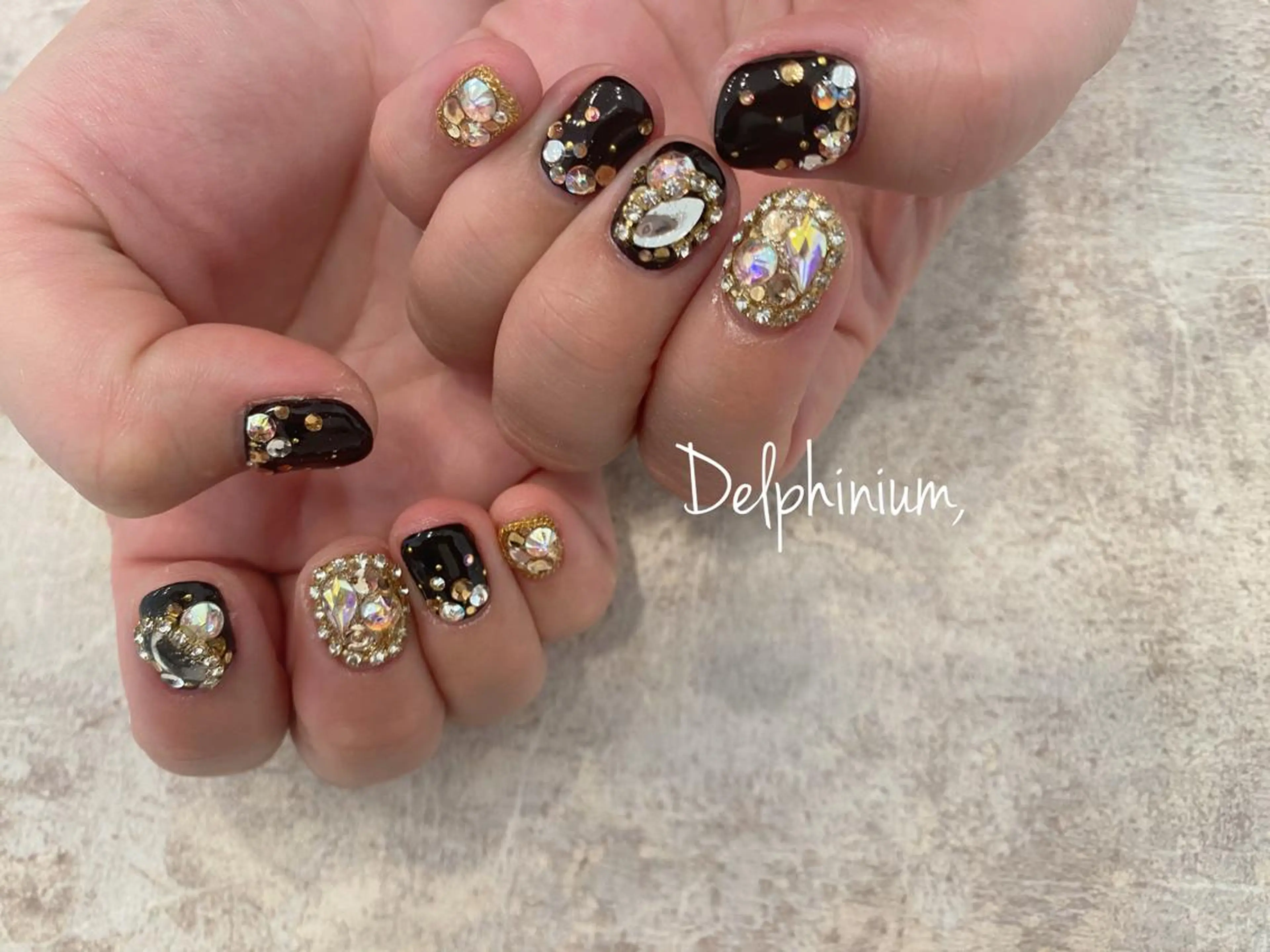 ネイル アートネイル 成人式 ゴールド キラキラネイル ハンドネイル 岡本 友恵のネイルデザイン