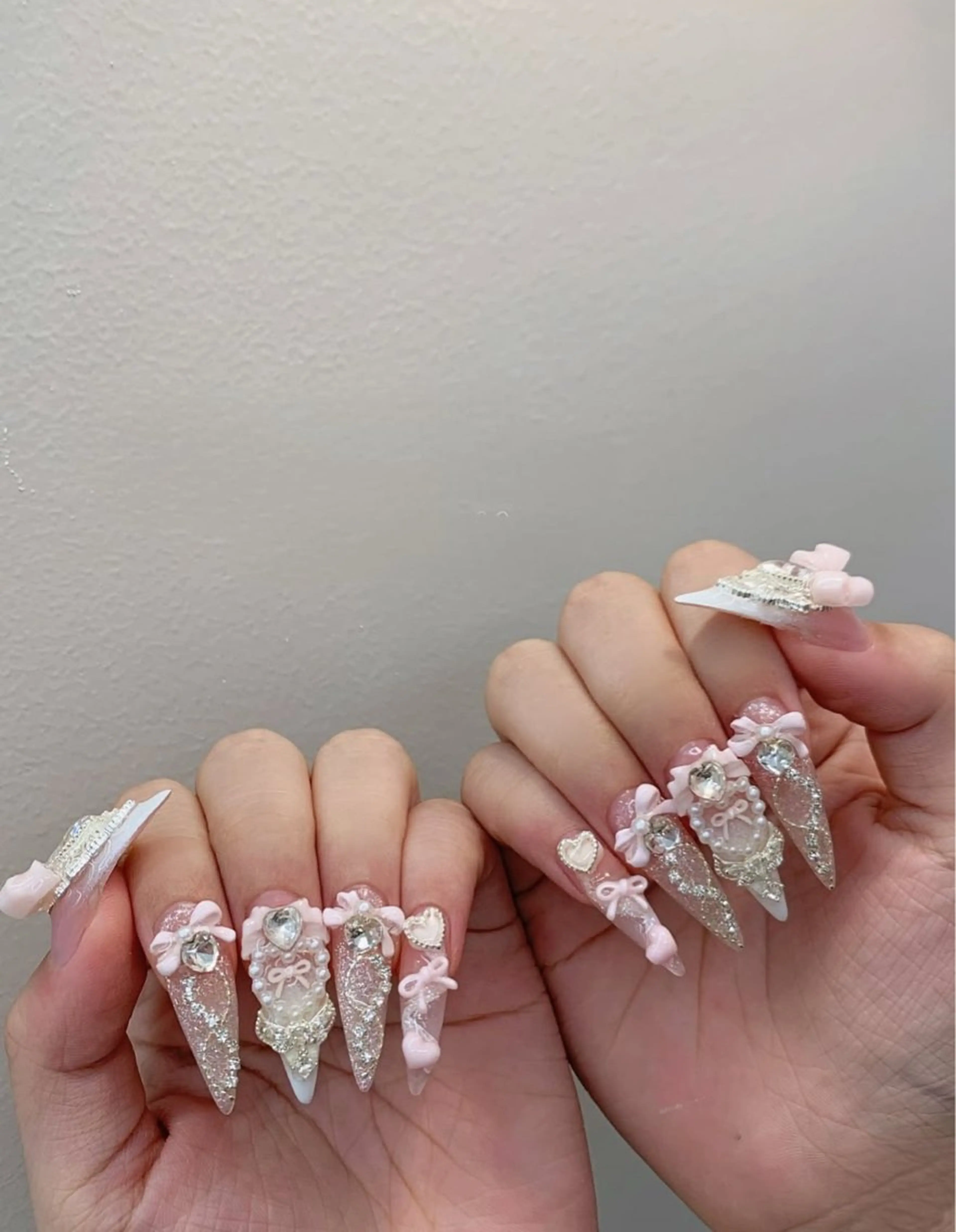 ネイル キラキラネイル マグネットネイル ぷっくりネイル 春ネイル ワンホンネイル ハンドネイル Lyna 池袋のネイルデザイン