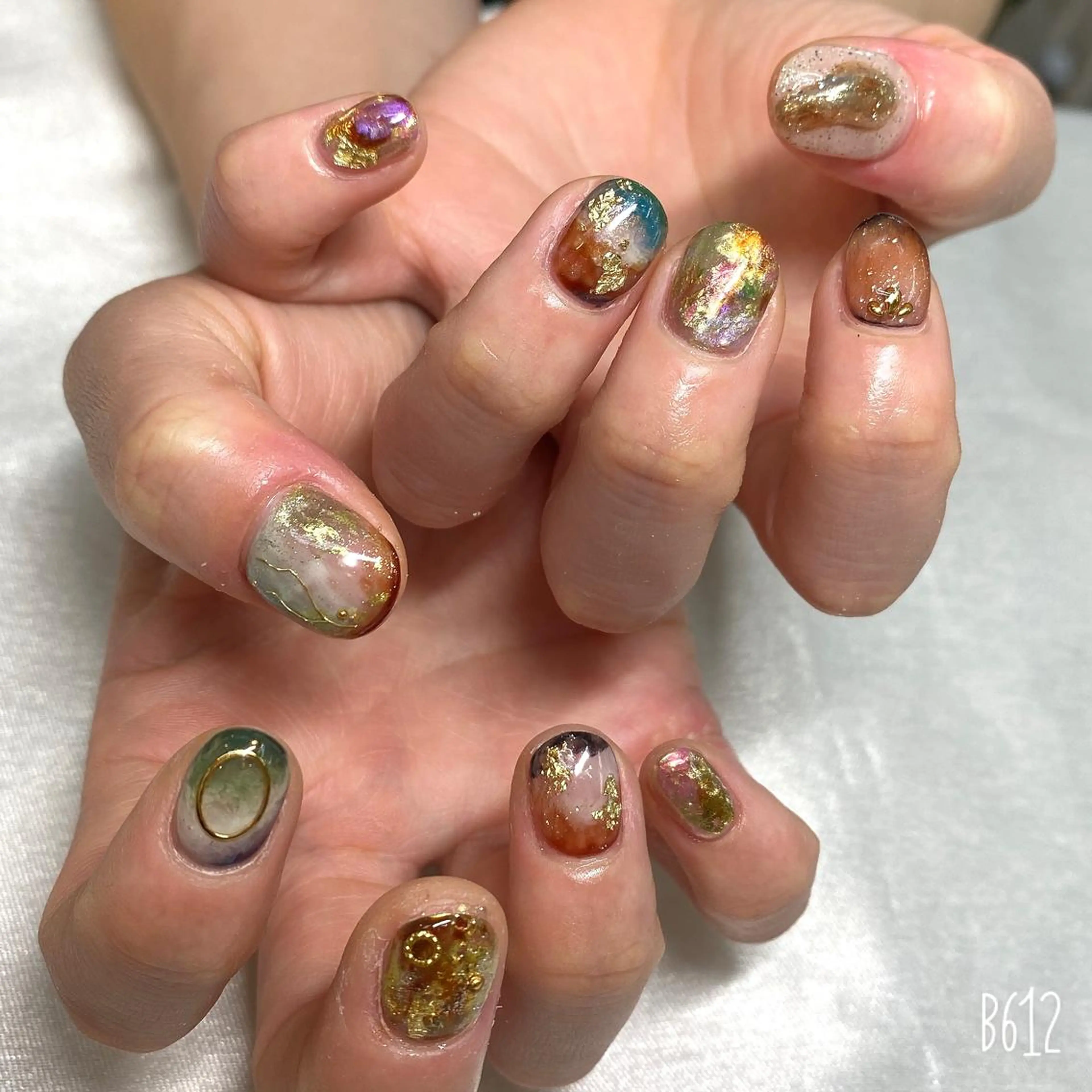 ショート カラー パーマ ヘアアレンジ メンズ キッズ ネイル マツエク・マツパ アイブロウ 眉カラー ニュアンスネイル ニュアンスパーマ ハンドネイル ハンドケア 今福鶴見ネイル 8(ｴｲﾄ)のネイルデザイン