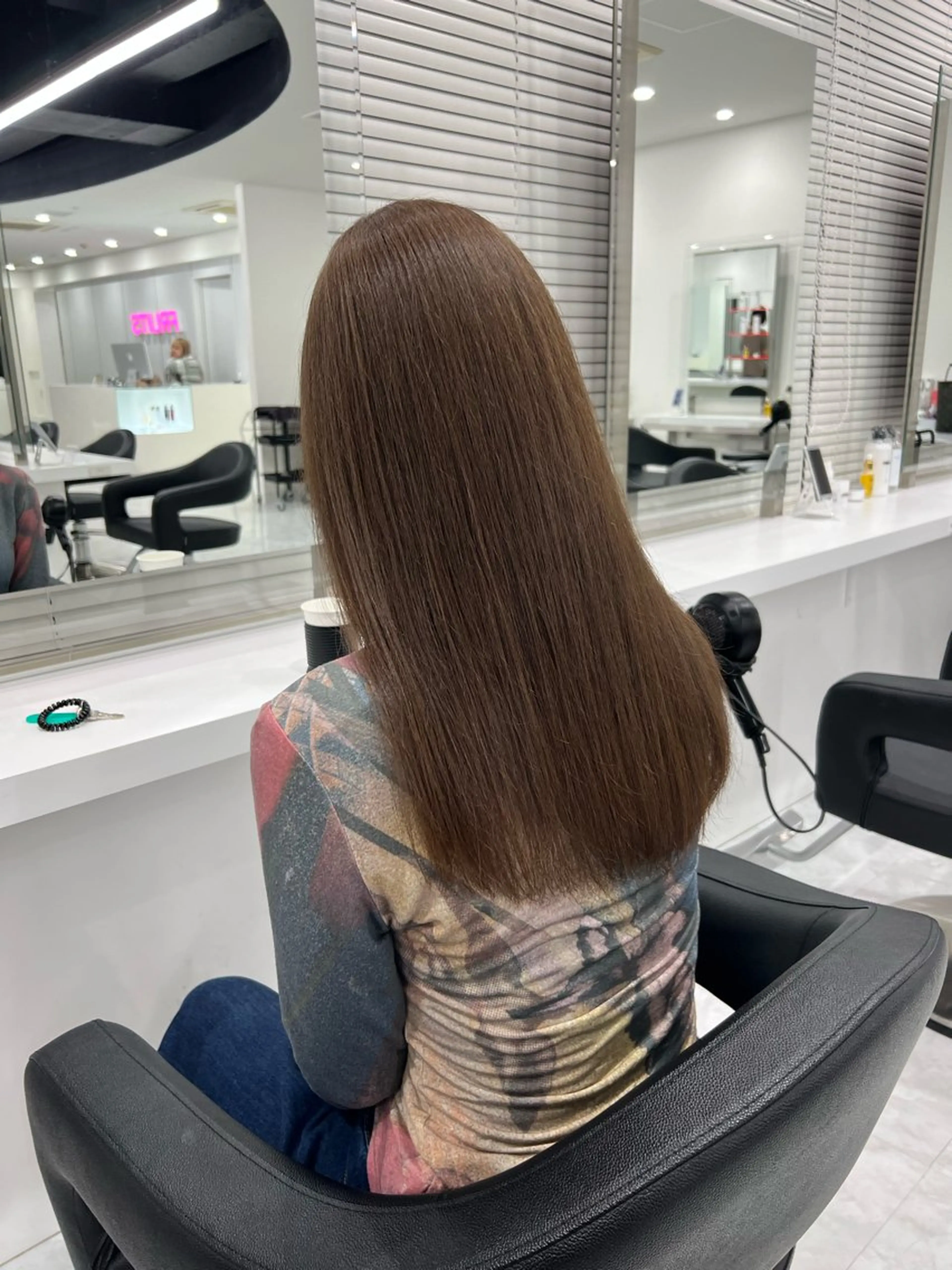 ロング カラー オリーブカラー🫒 レイヤーカット✂︎のヘアスタイル