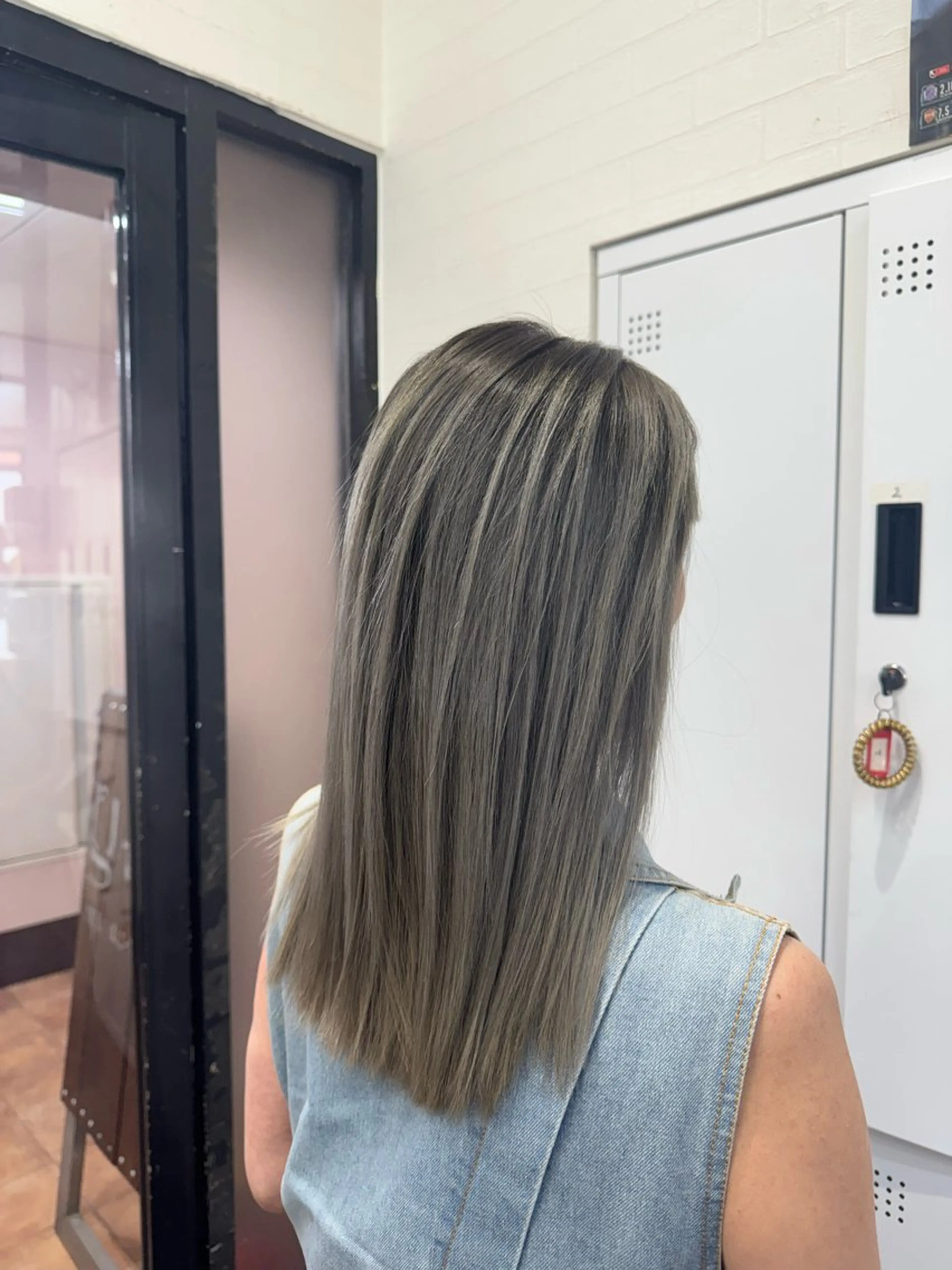 セミロング apollo 横浜所属・横浜🦋ハイトーン 🫐耳つぼジュエリーのヘアスタイル