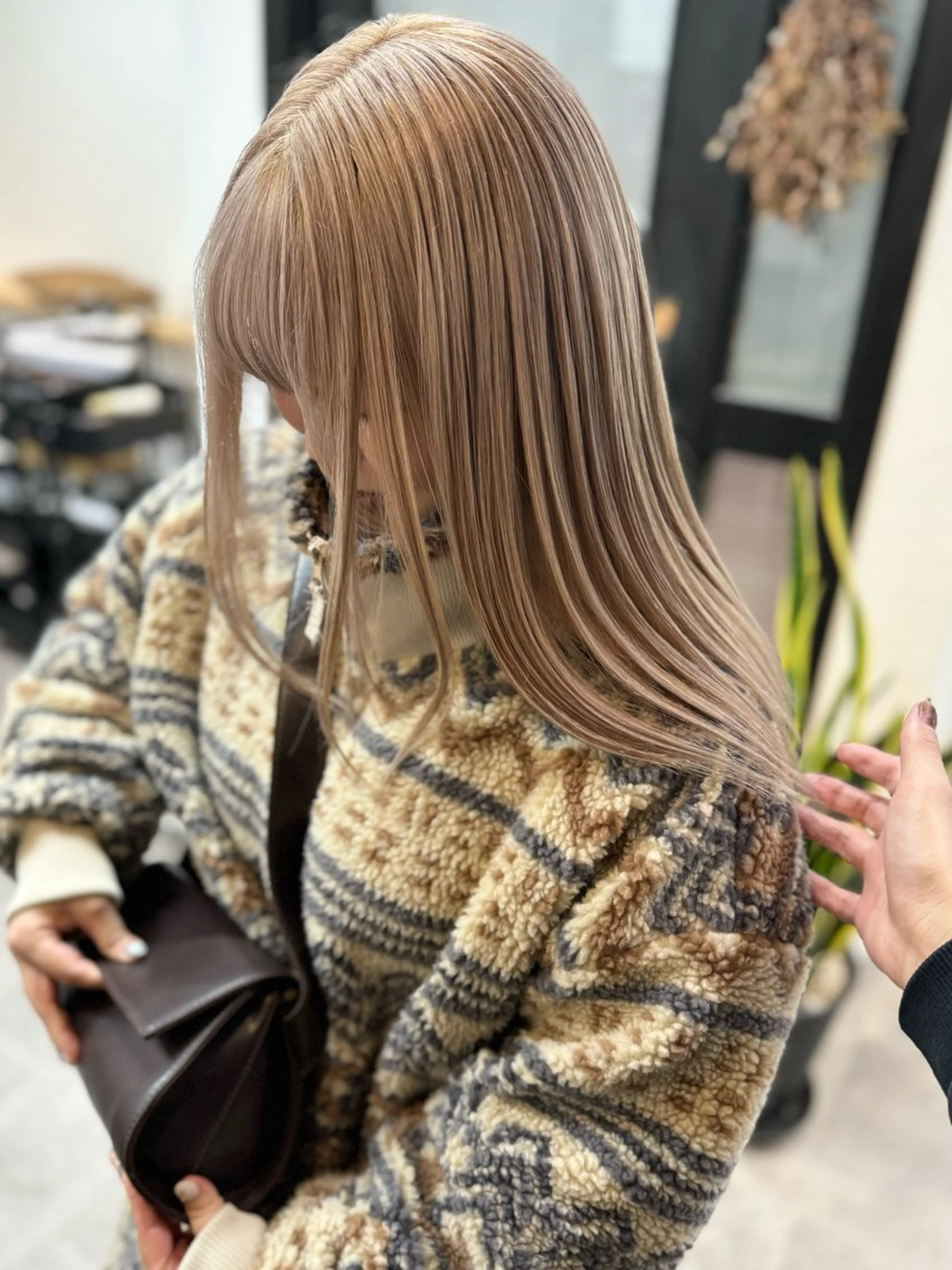 カット＋ケアブリーチ＋髪質改善カラー＋トリートメント追いブリーチ込みの写真