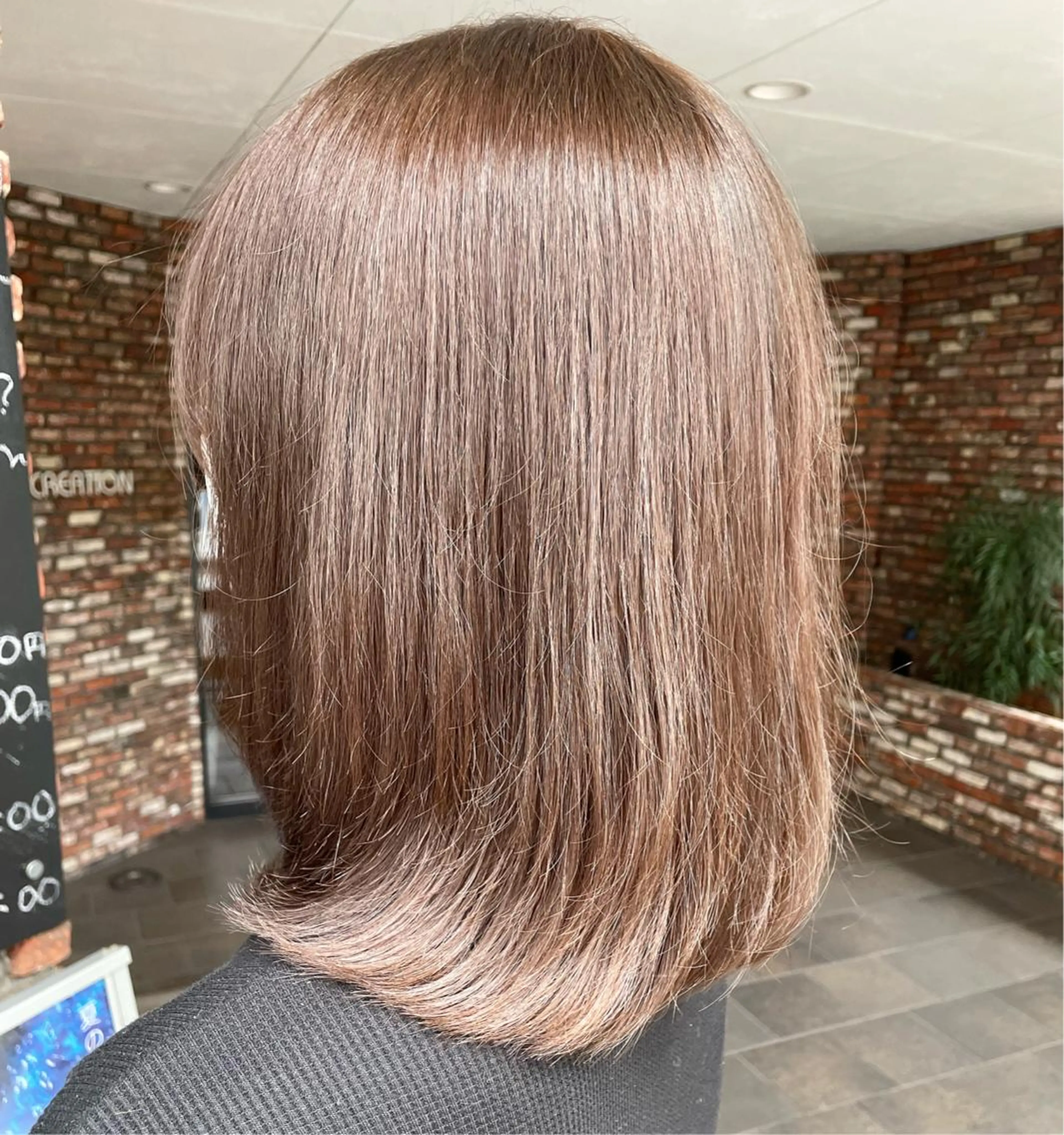 カラー ショート 顔周りレイヤー/マオのヘアスタイル