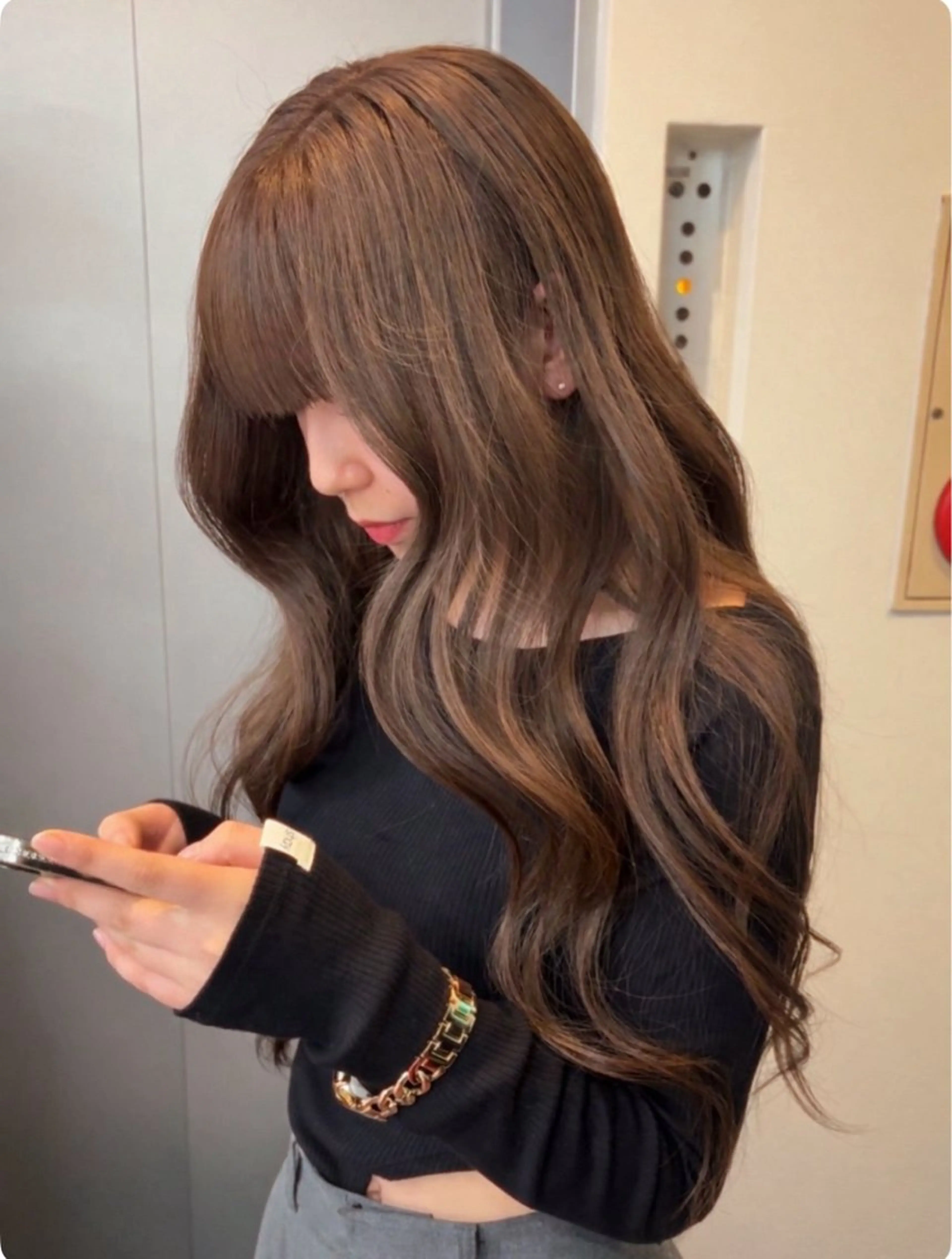 ロング カラー ベージュカラー モカベージュ ヘアカラー なんば🍓 似合わせカラー🐬のヘアスタイル