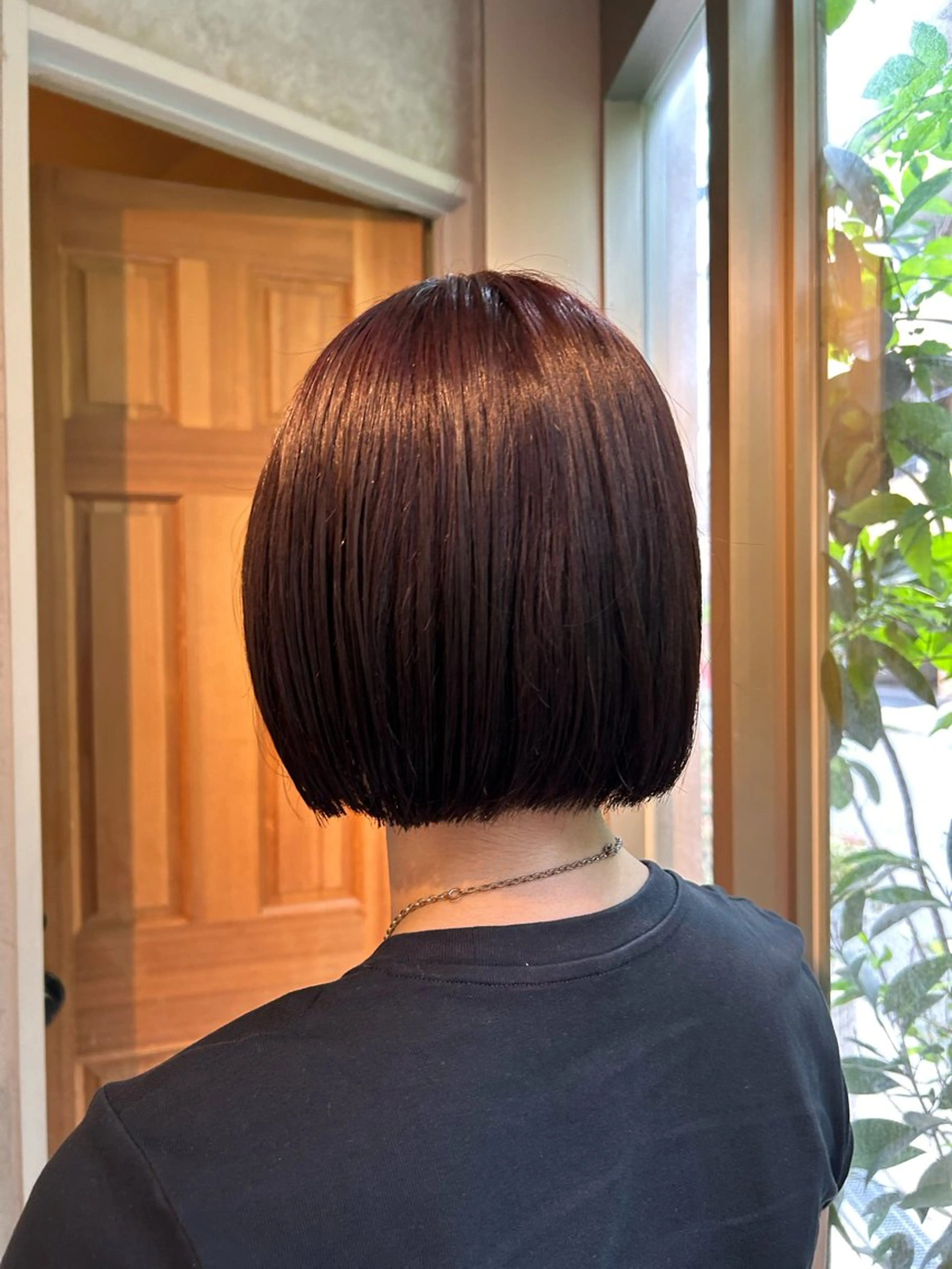 ショート カラー ブリーチ ブリーチなしカラー ボブ ヘアカラー 越阪部 碧子のヘアスタイル