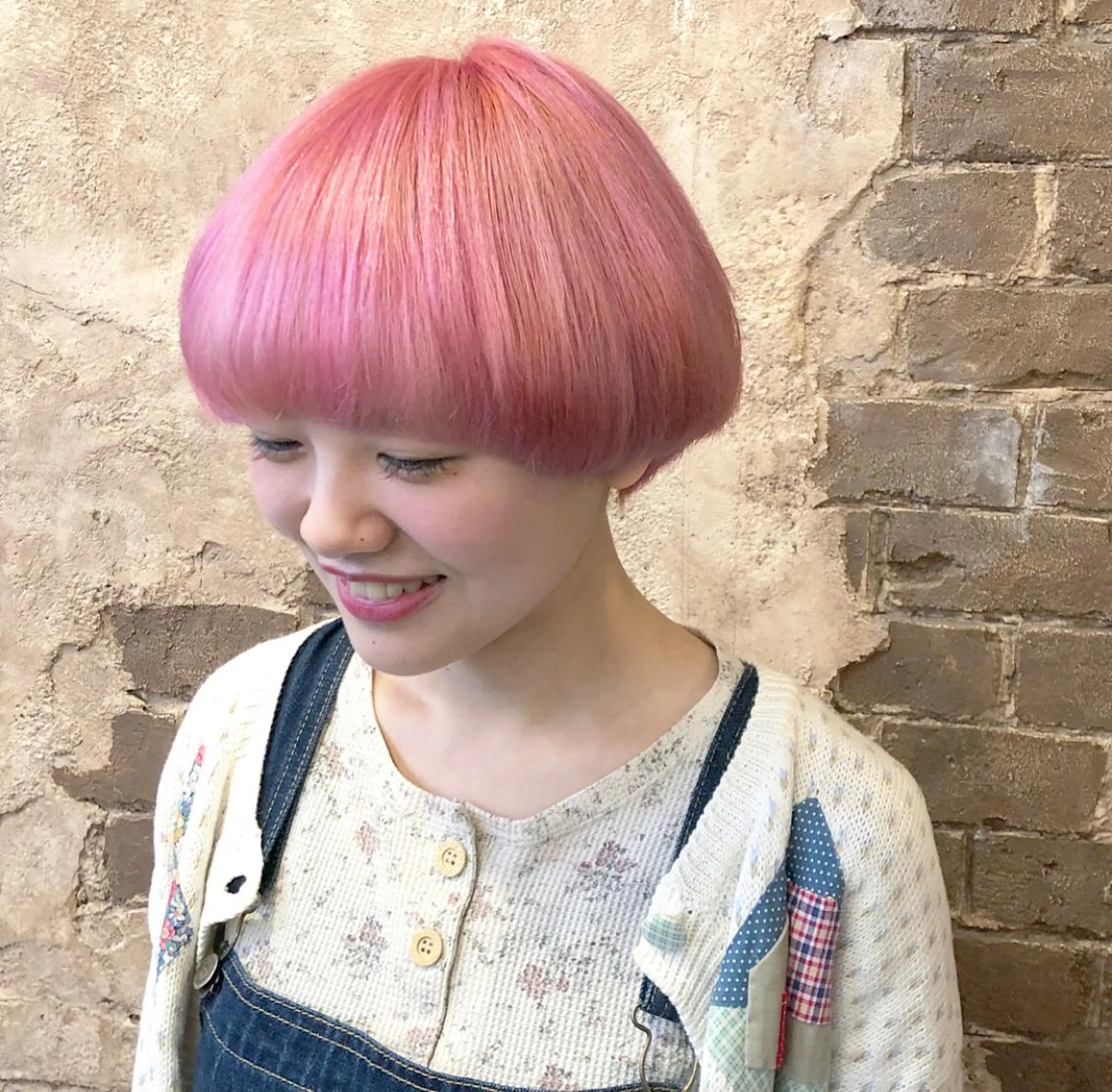 ショート カラー ブリーチ、パーマ 西部笑のヘアスタイル