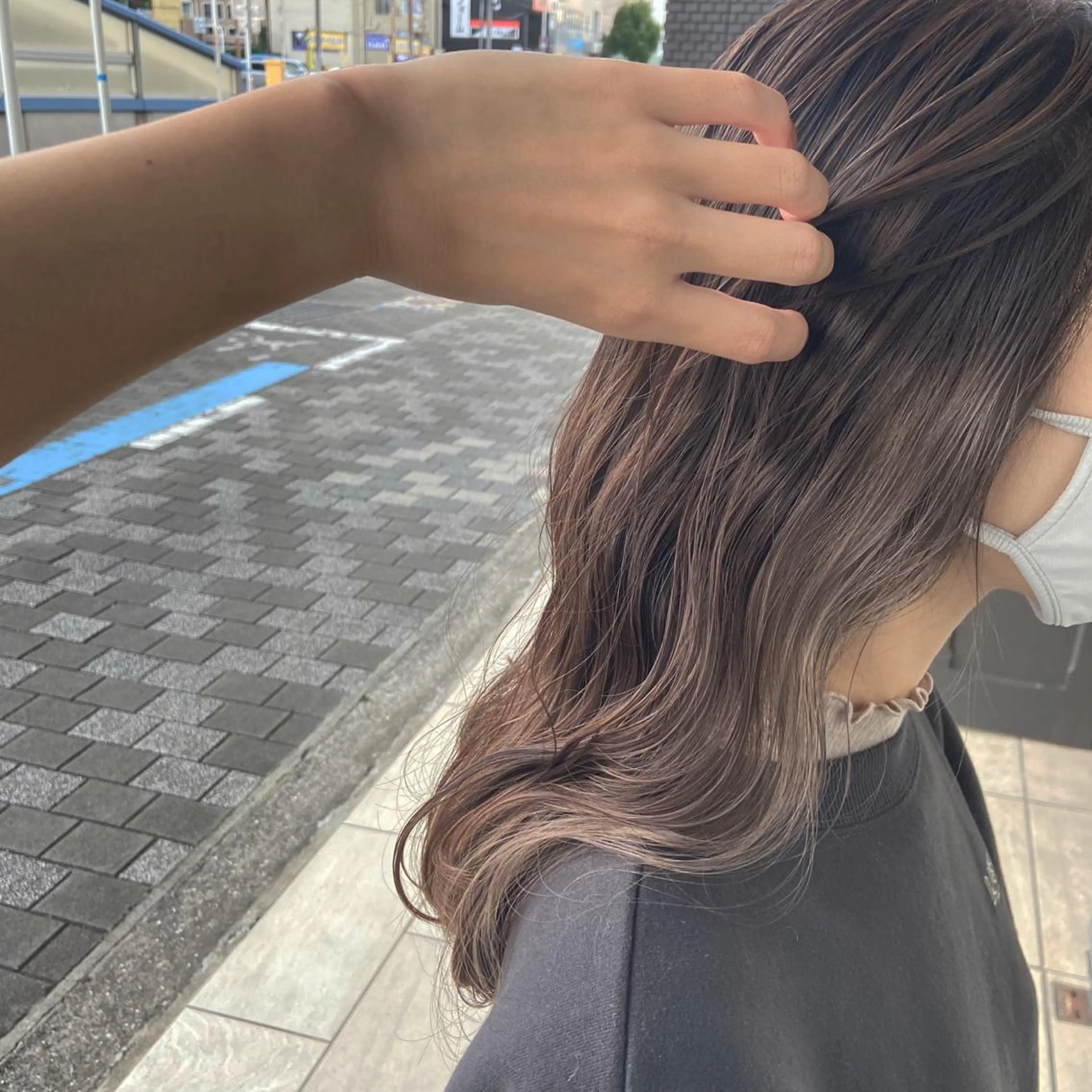 ミディアム 峯 志帆のヘアスタイル