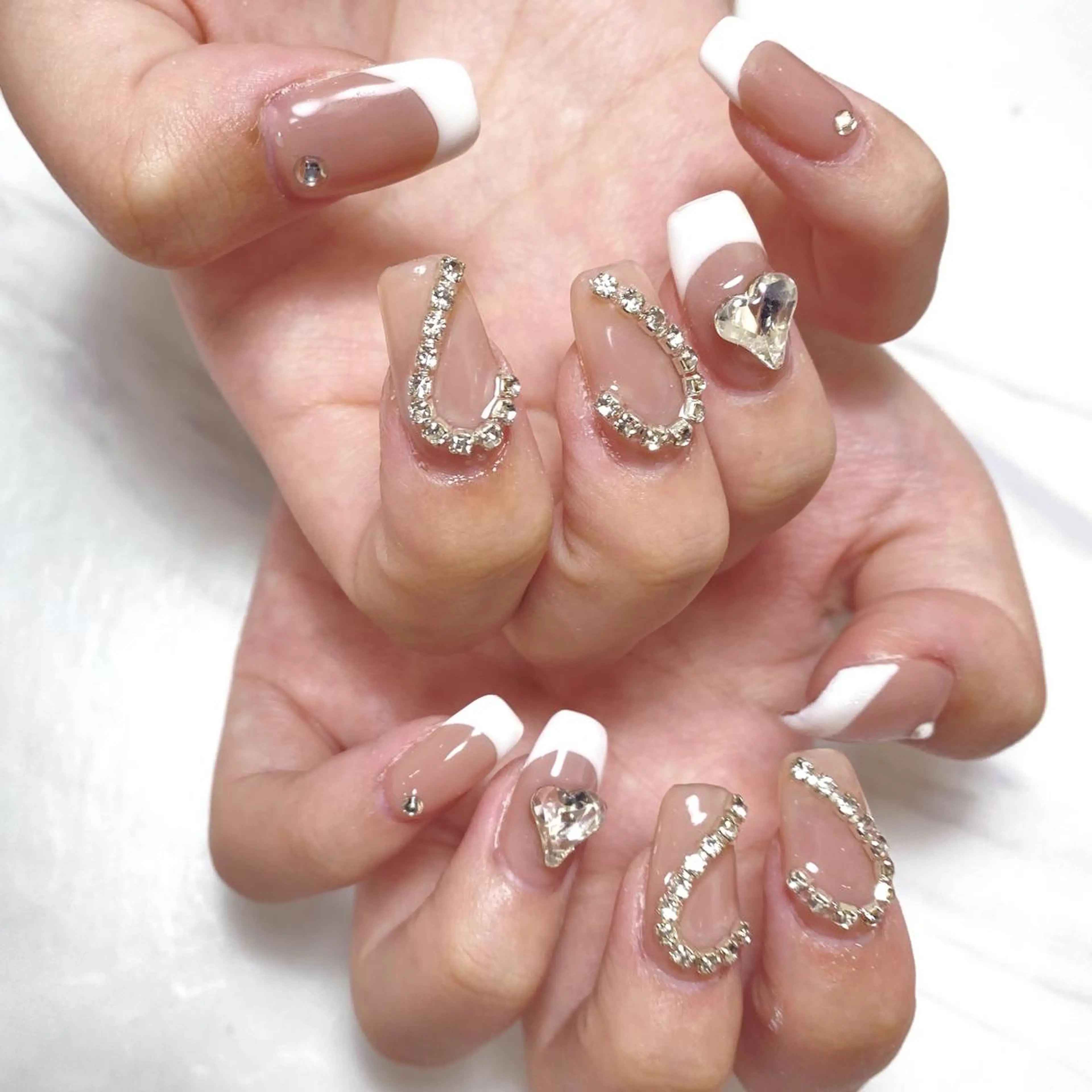 ネイル アートネイル オーロラネイル ガーリー キラキラネイル 韓国ネイル ハンドネイル ハンドケア Diamond 🚢のネイルデザイン