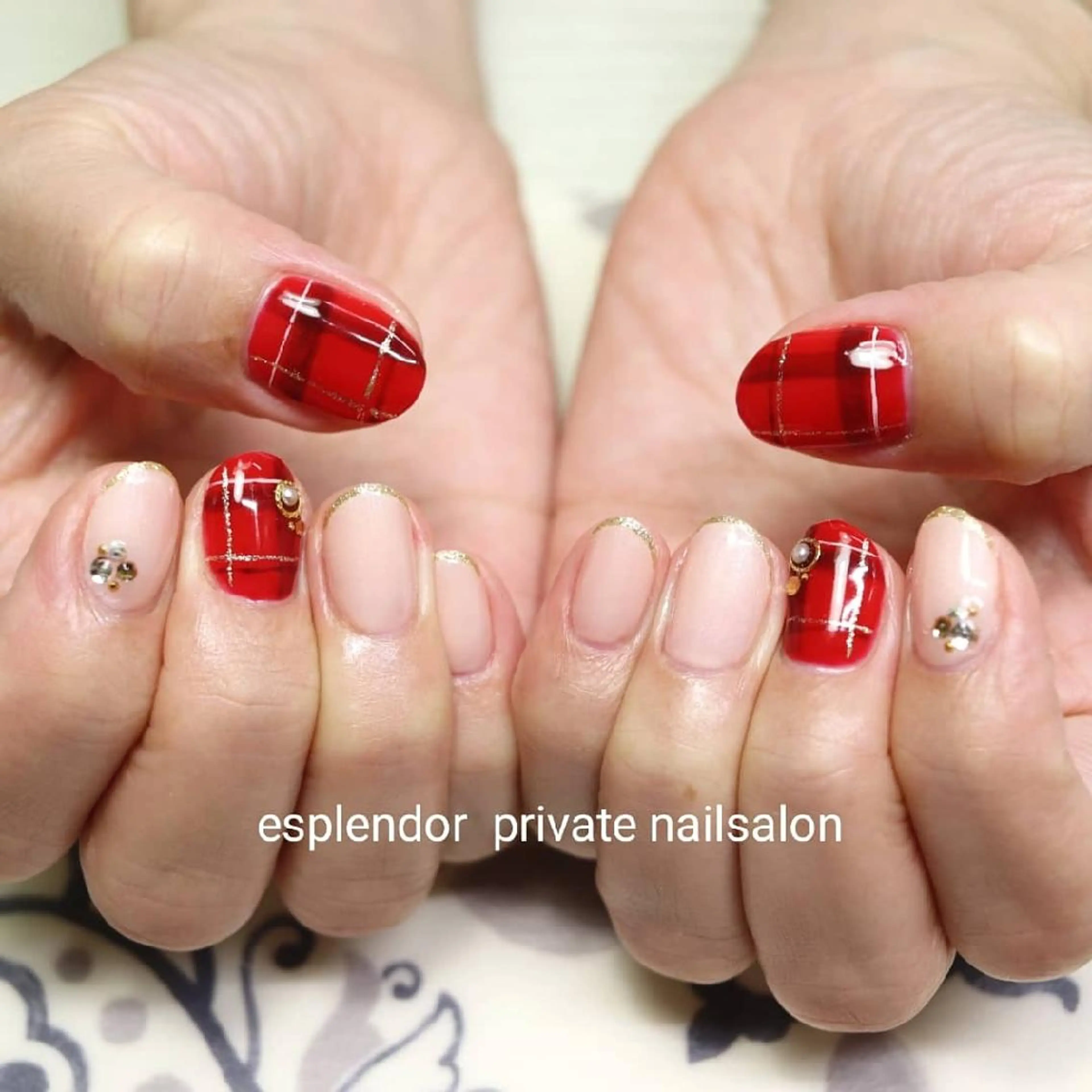 ネイル 赤色 冬ネイル esplendor  エスプレンドル所属・esplendor  エスプレンドルのネイルデザイン