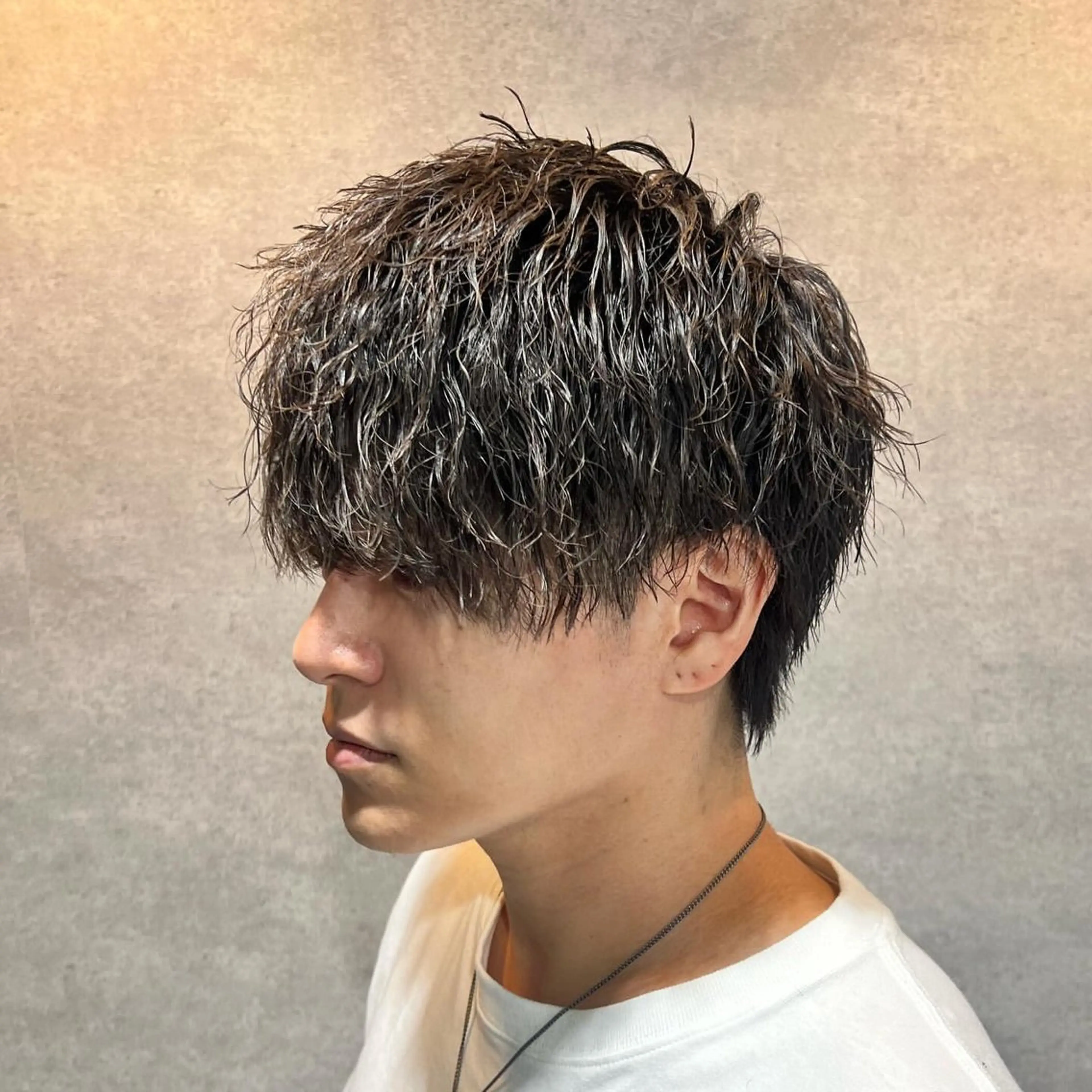ショート カラー パーマ ヘアアレンジ メンズ センターパート メンズハイライト メンズメッシュ マッシュ メンズパーマ カット パーマ トリートメント ヘッドスパ ヘアセット 仕上がり満足度No. 1🔥BLUCK🔥のヘアスタイル
