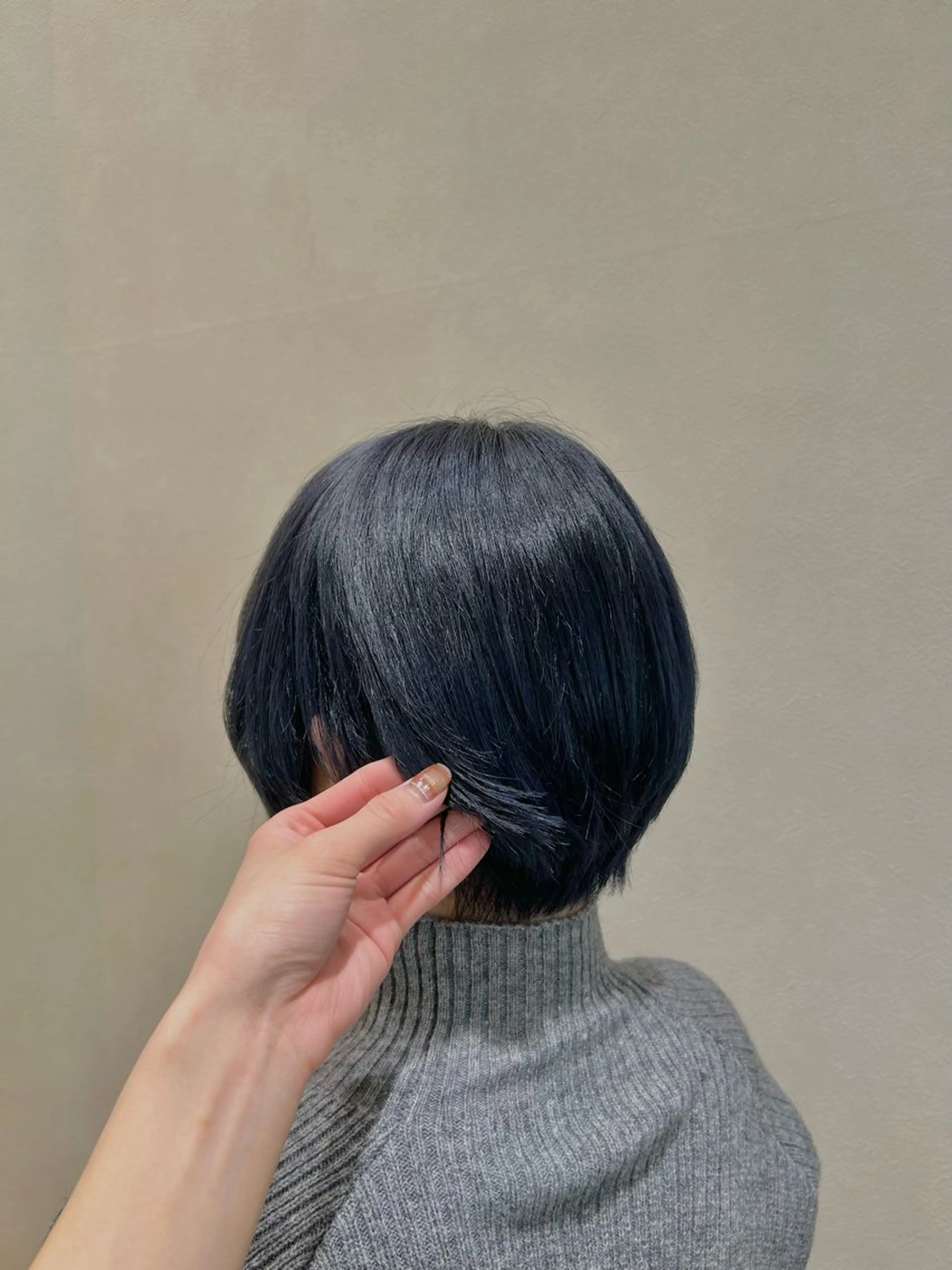 ショート カラー 黒髪 ブルーカラー ブルーブラック 森川 颯香のヘアスタイル