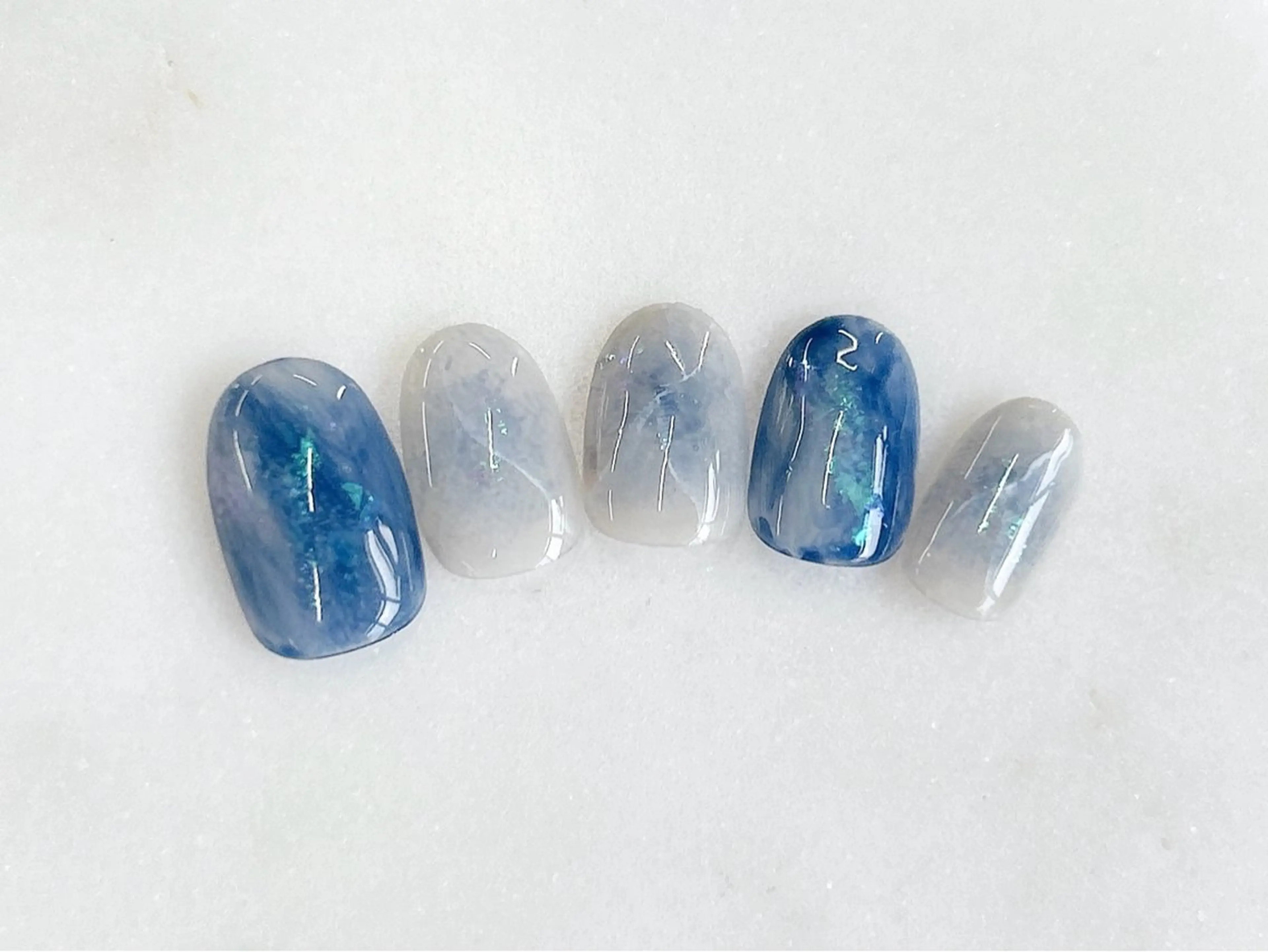 ネイル オーロラネイル ブルー 桜ネイル ニュアンスネイル ショートネイル ハンドネイル Forca total studio所属・Forca Airaのネイルデザイン