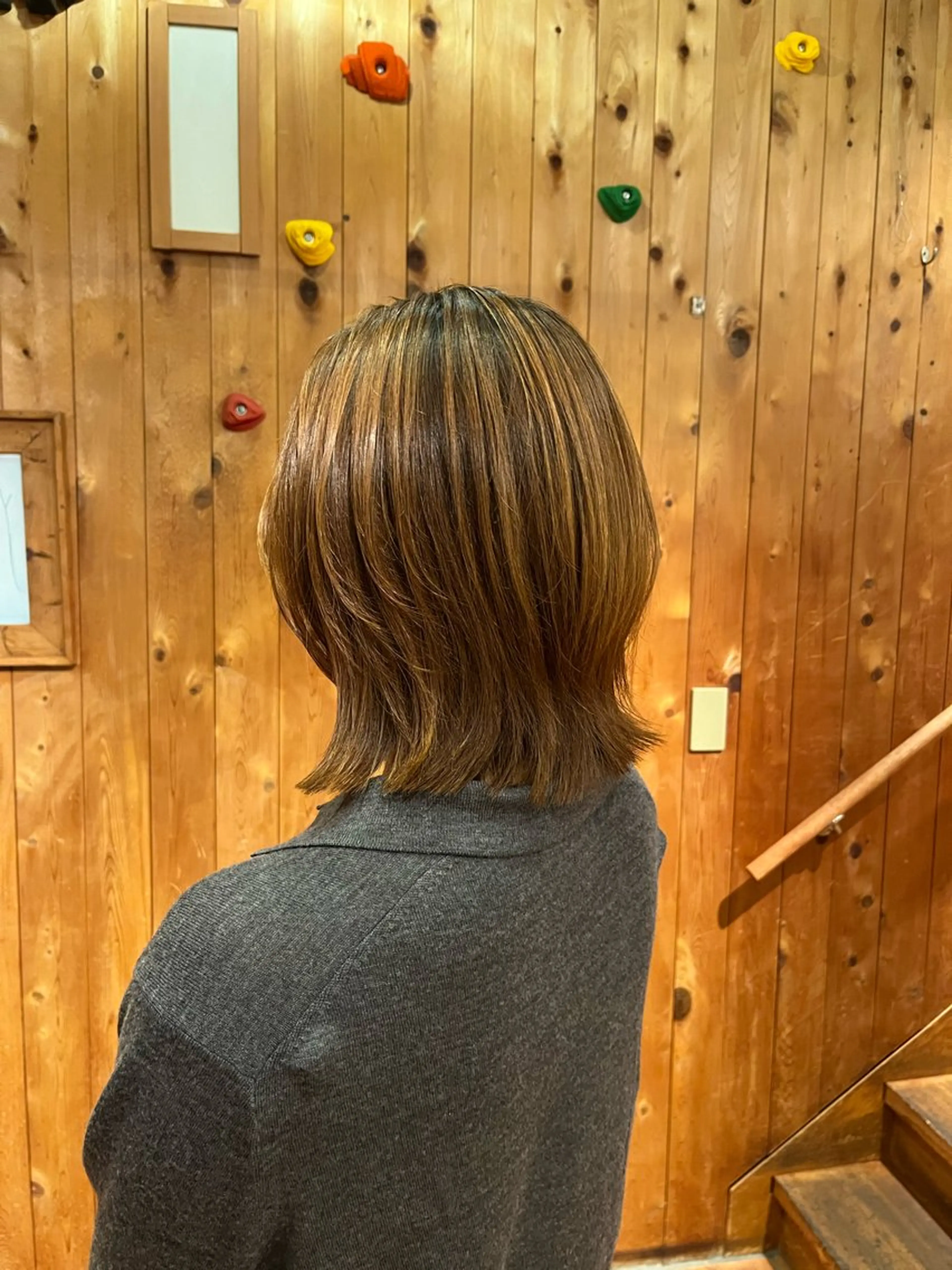 ミディアム くびれヘア レイヤーカット 外ハネヘア カット 藤田 ゆりなのヘアスタイル