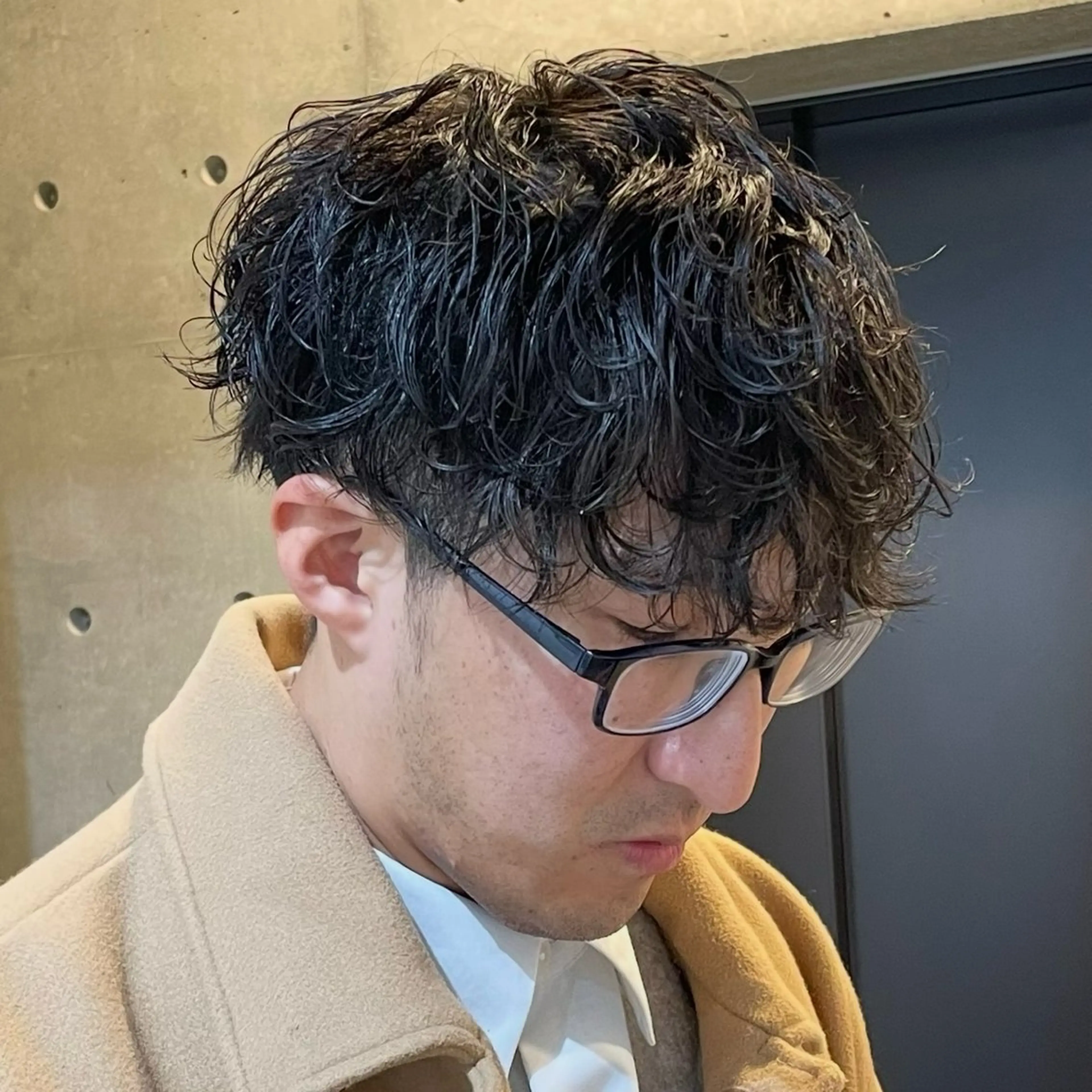 ショート パーマ メンズ メンズパーマ 波巻きパーマ ニュアンスパーマ カット パーマ 中崎町メンズパーマ/ シャドウ/山下拓実のヘアスタイル