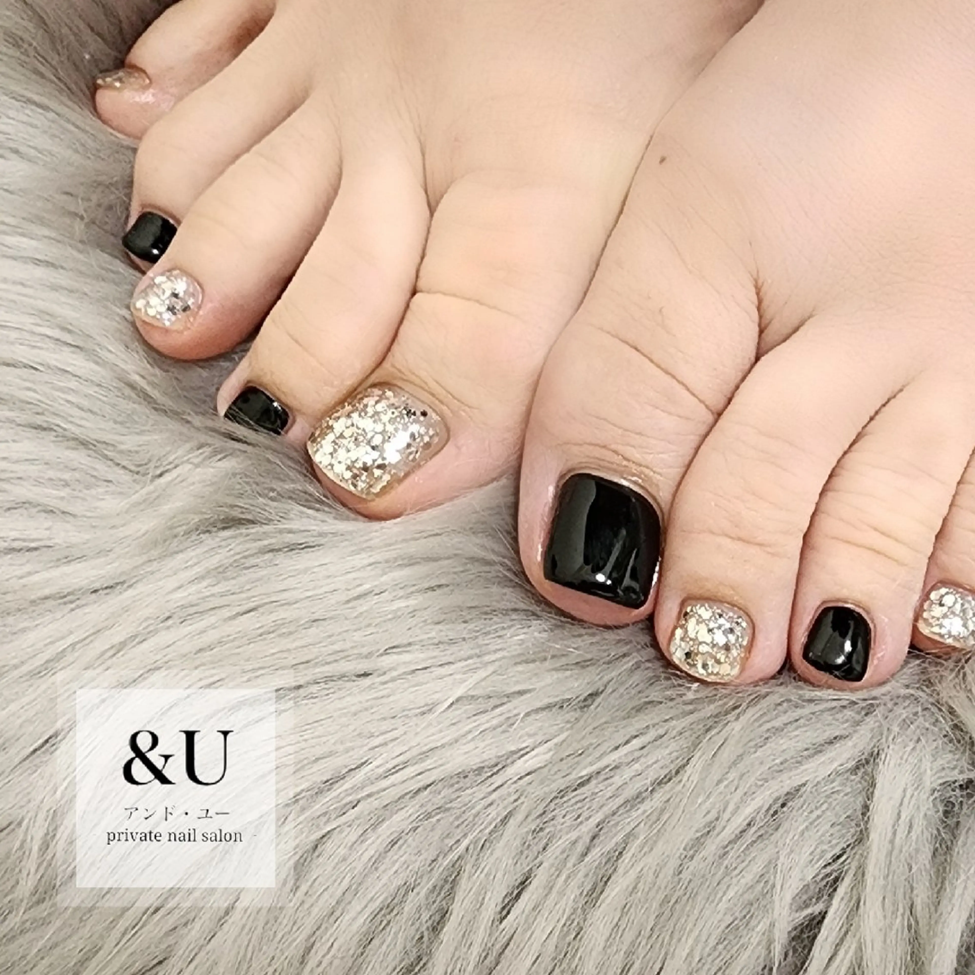 ネイル ラメ(グリッター) シルバー フットネイル ＆Ｕ (アンド・ユー)のネイルデザイン