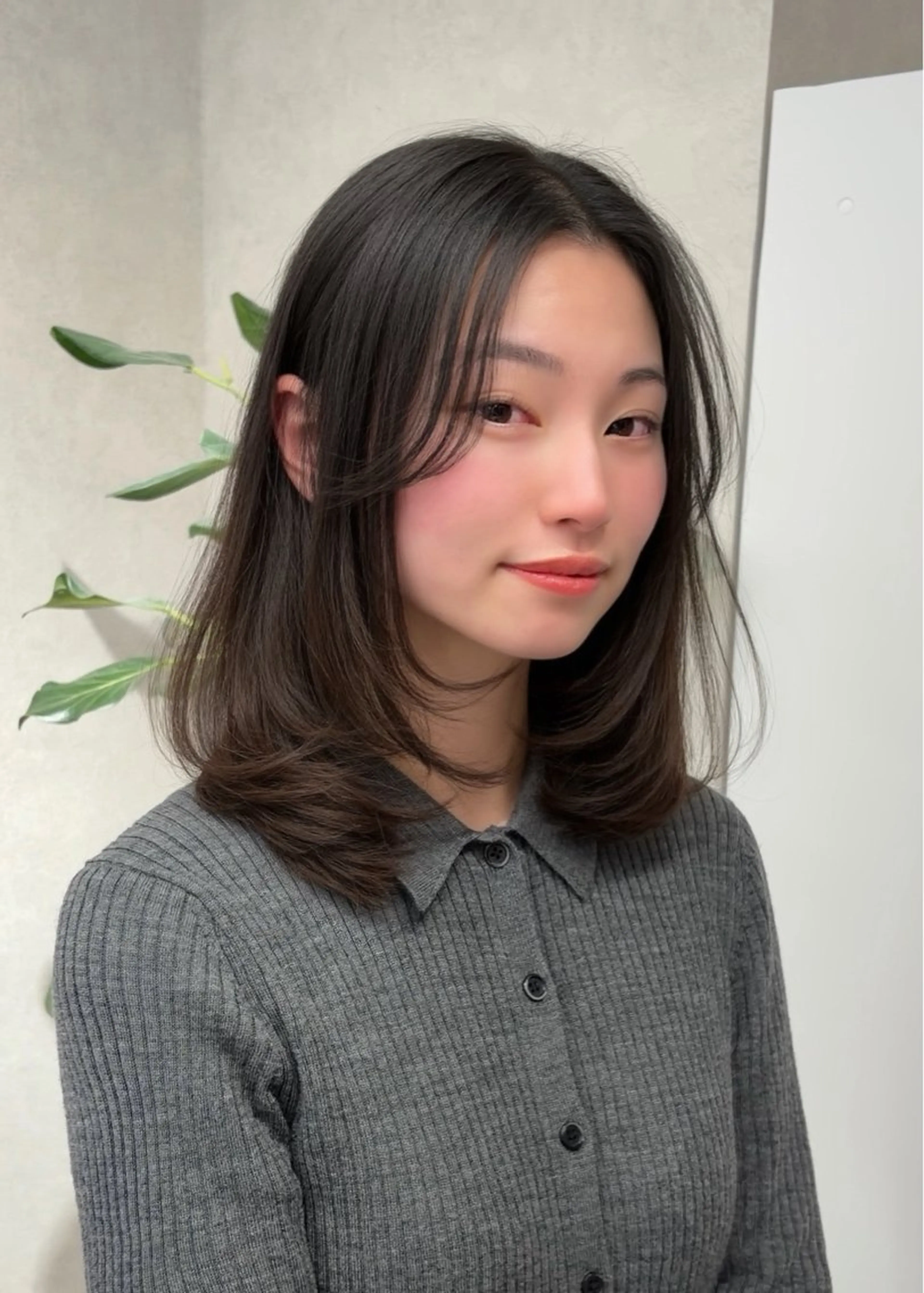 ミディアム カット ヘアカラー トリートメント 🩵ブリーチ･レイヤ ー/あさか 🩵のヘアスタイル