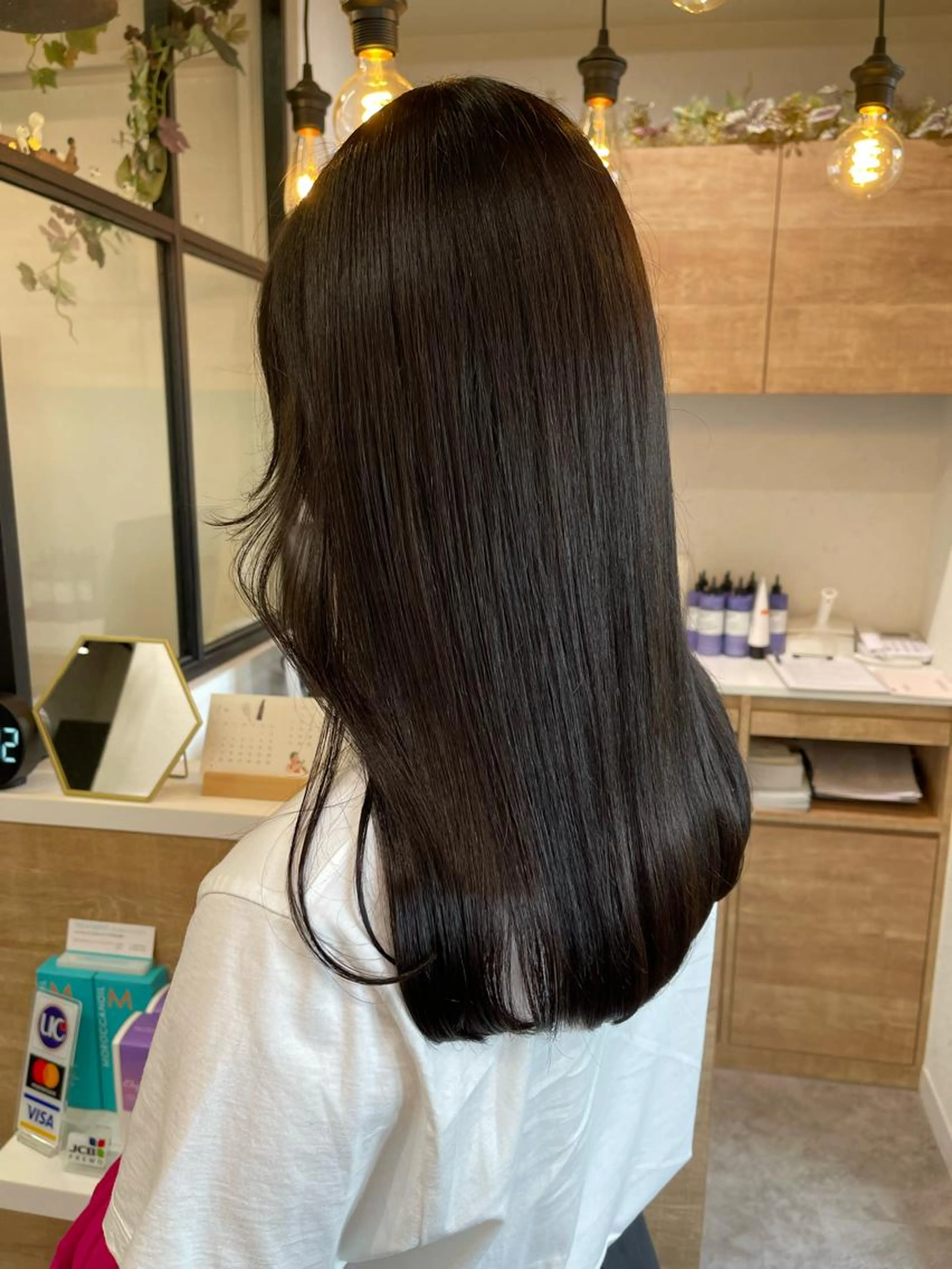 夏こそ縮毛矯正がオススメ✨🌻ダメージを最小限に抑えた縮毛矯正☀️の写真