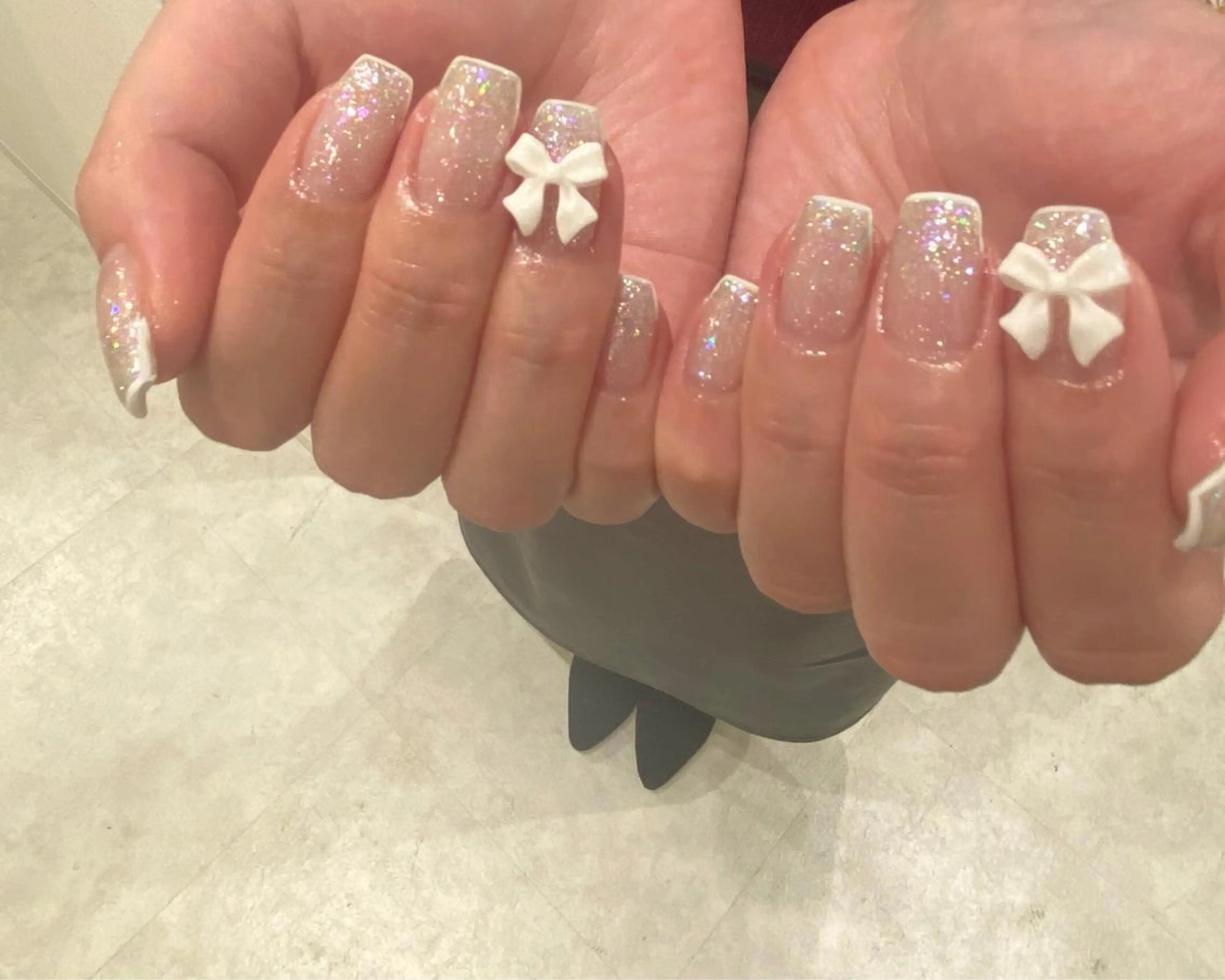 ネイル フレンチネイル ラメ(グリッター) リボン Ann. nail.tokyo所属・Ann nailのネイルデザイン