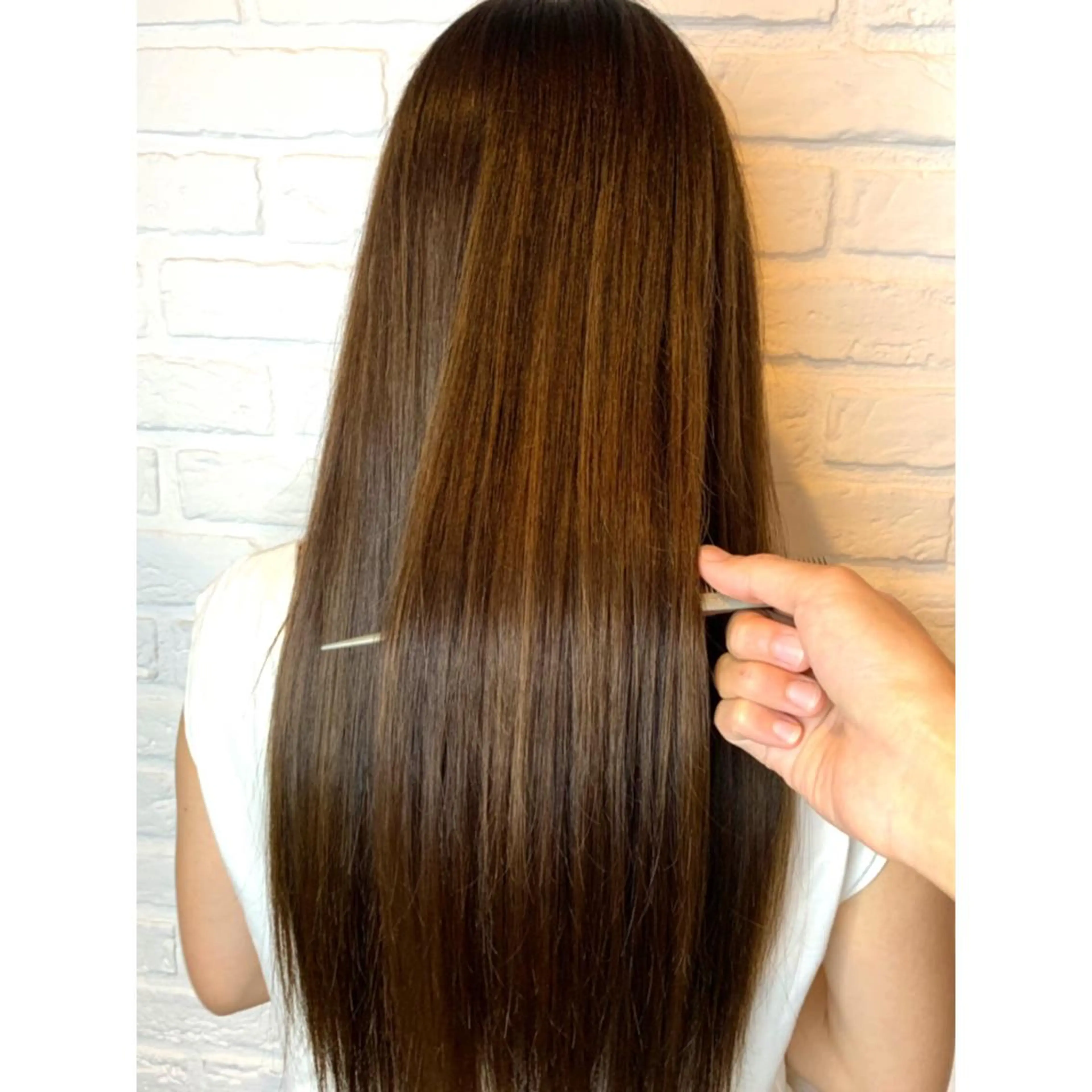 ロング アブアイ所属・艶髪・酸性ストレート フリツのヘアスタイル