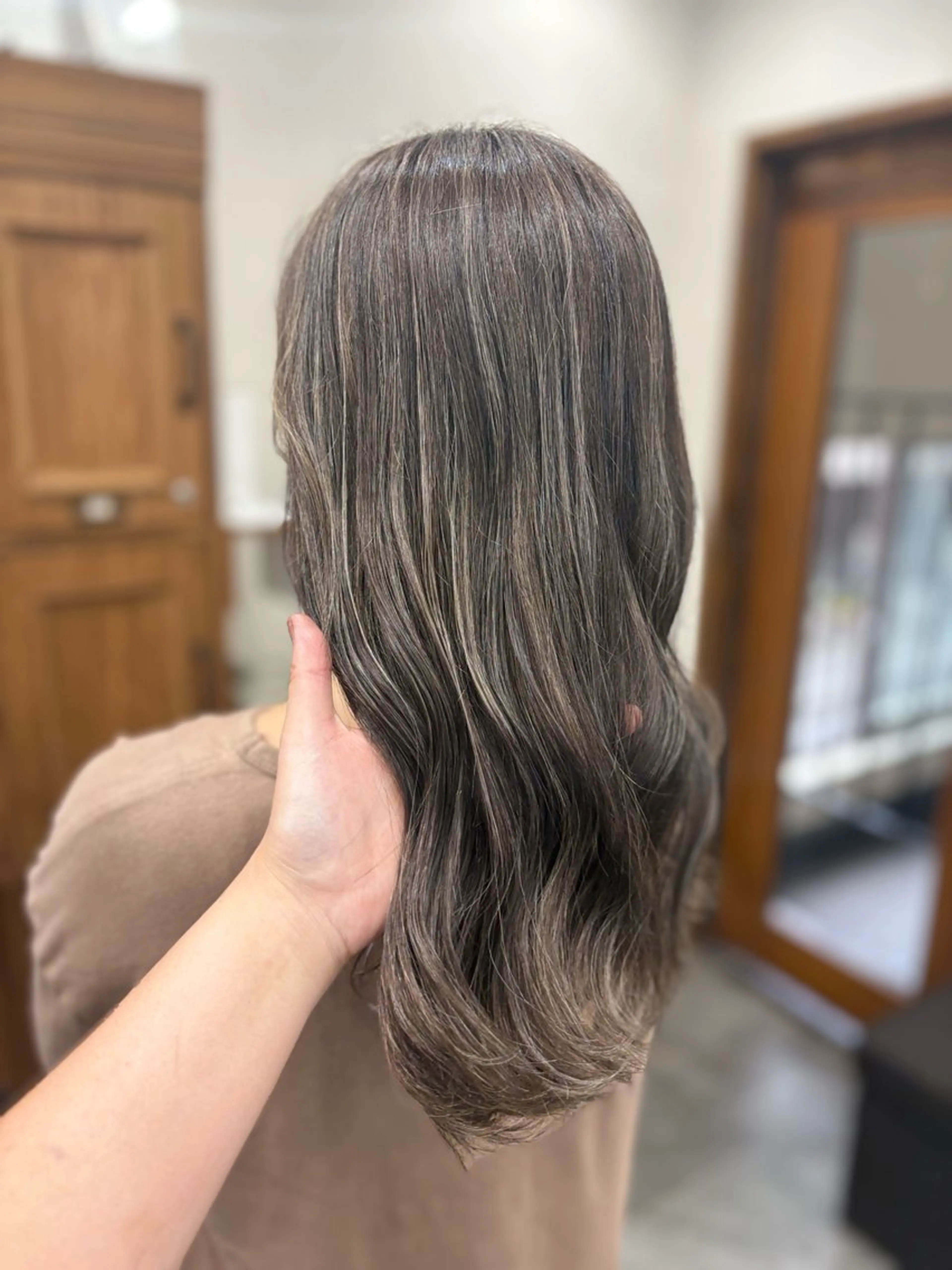 カラー ハイライトカラー ヘアカラー 江波戸 恵のヘアスタイル