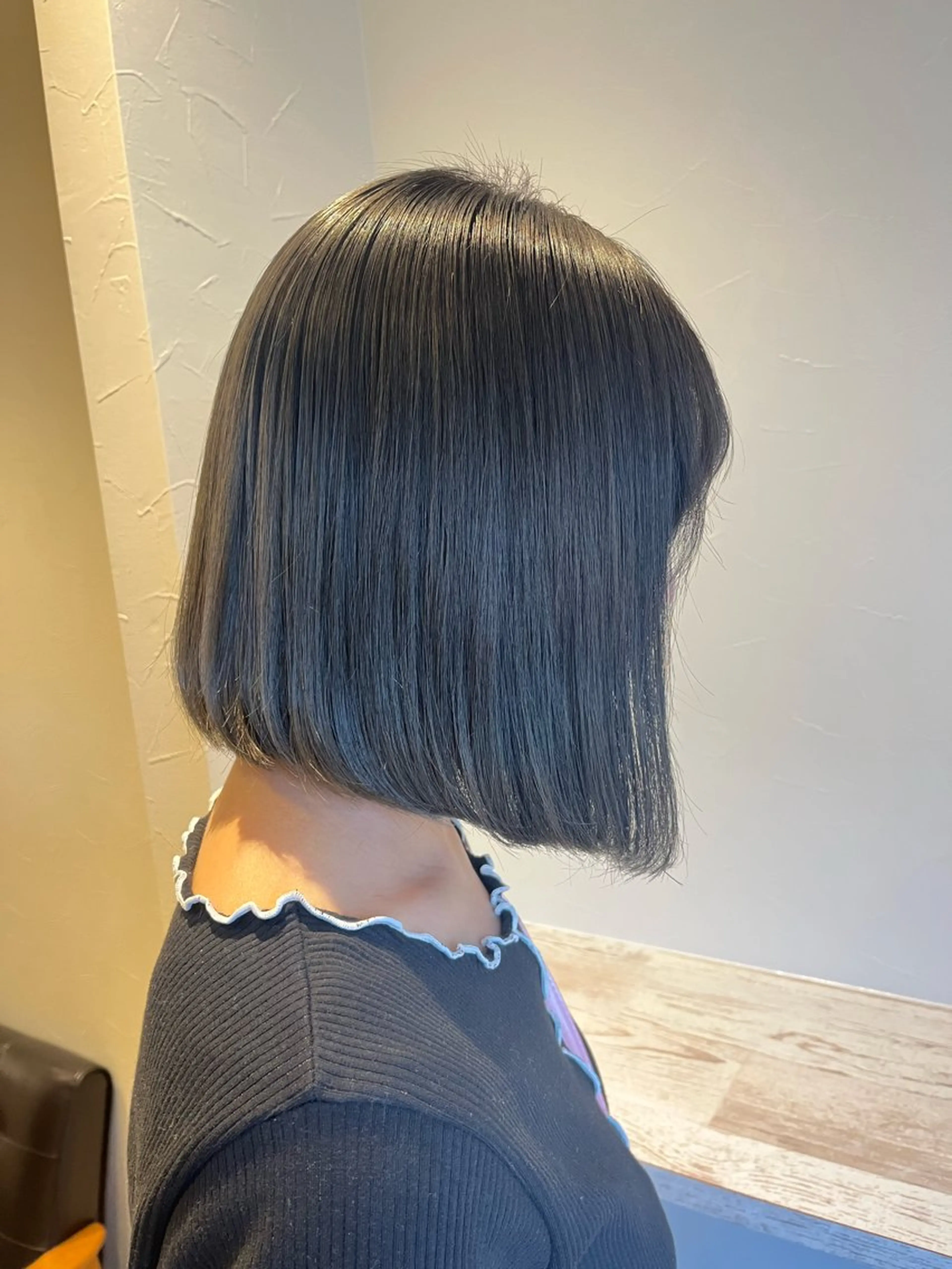 ショート カラー ブリーチ グレージュ マンツーマン施術🫧 なつのヘアスタイル