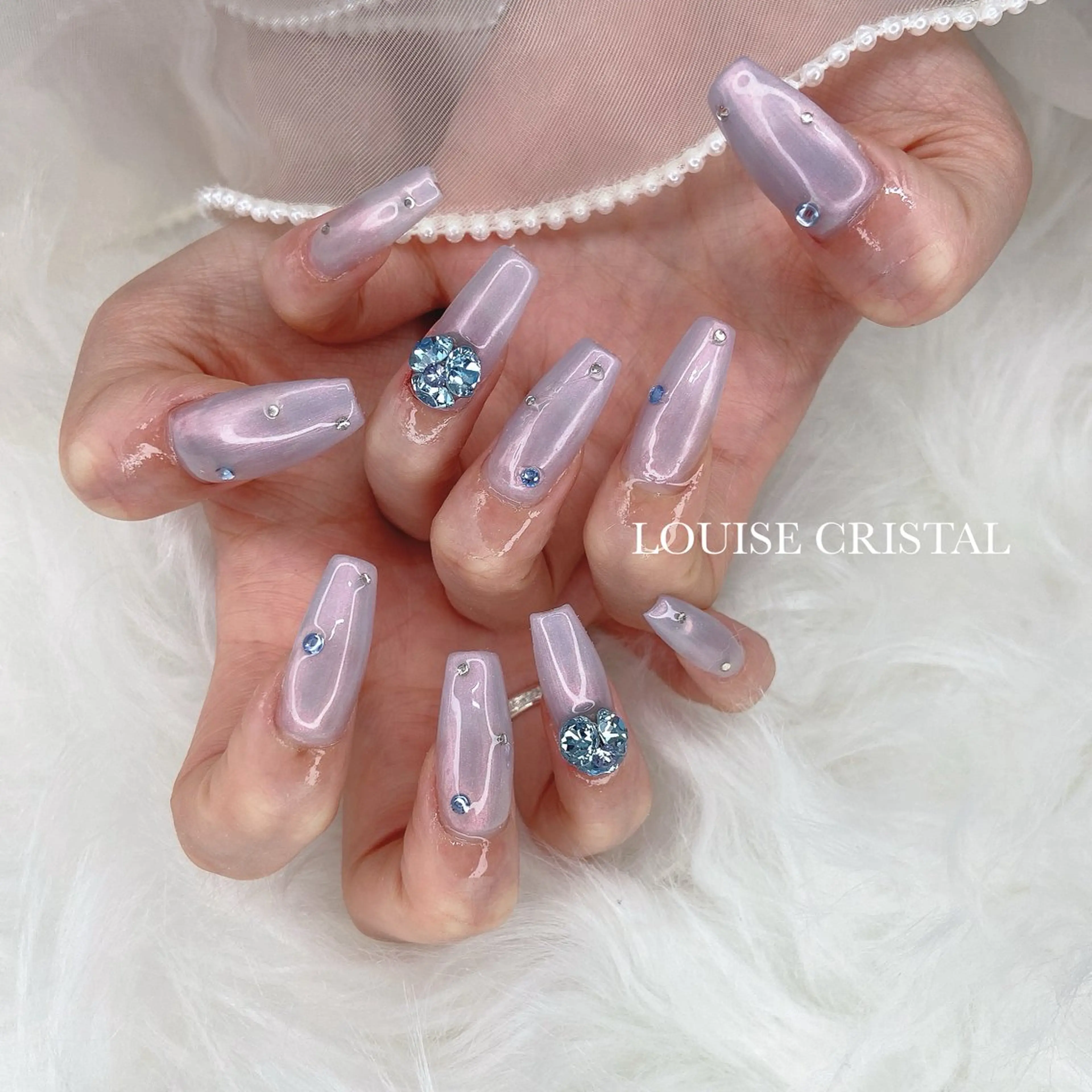 ネイル ブルー ハンドネイル LOUISE CRYSTALのネイルデザイン