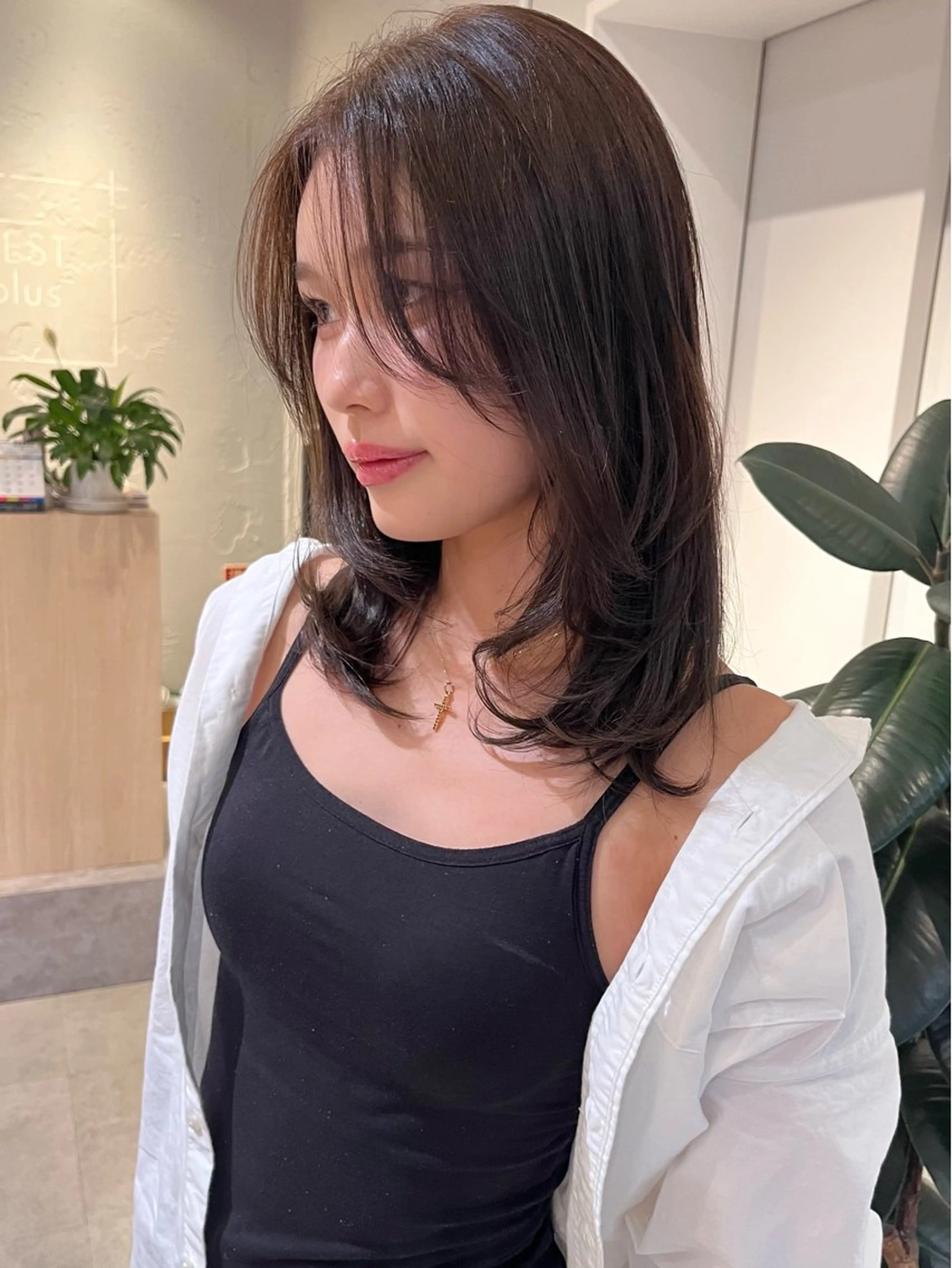 ミディアム カラー オタク美容師🛍/ 酸性ストレート/艶髪のヘアスタイル