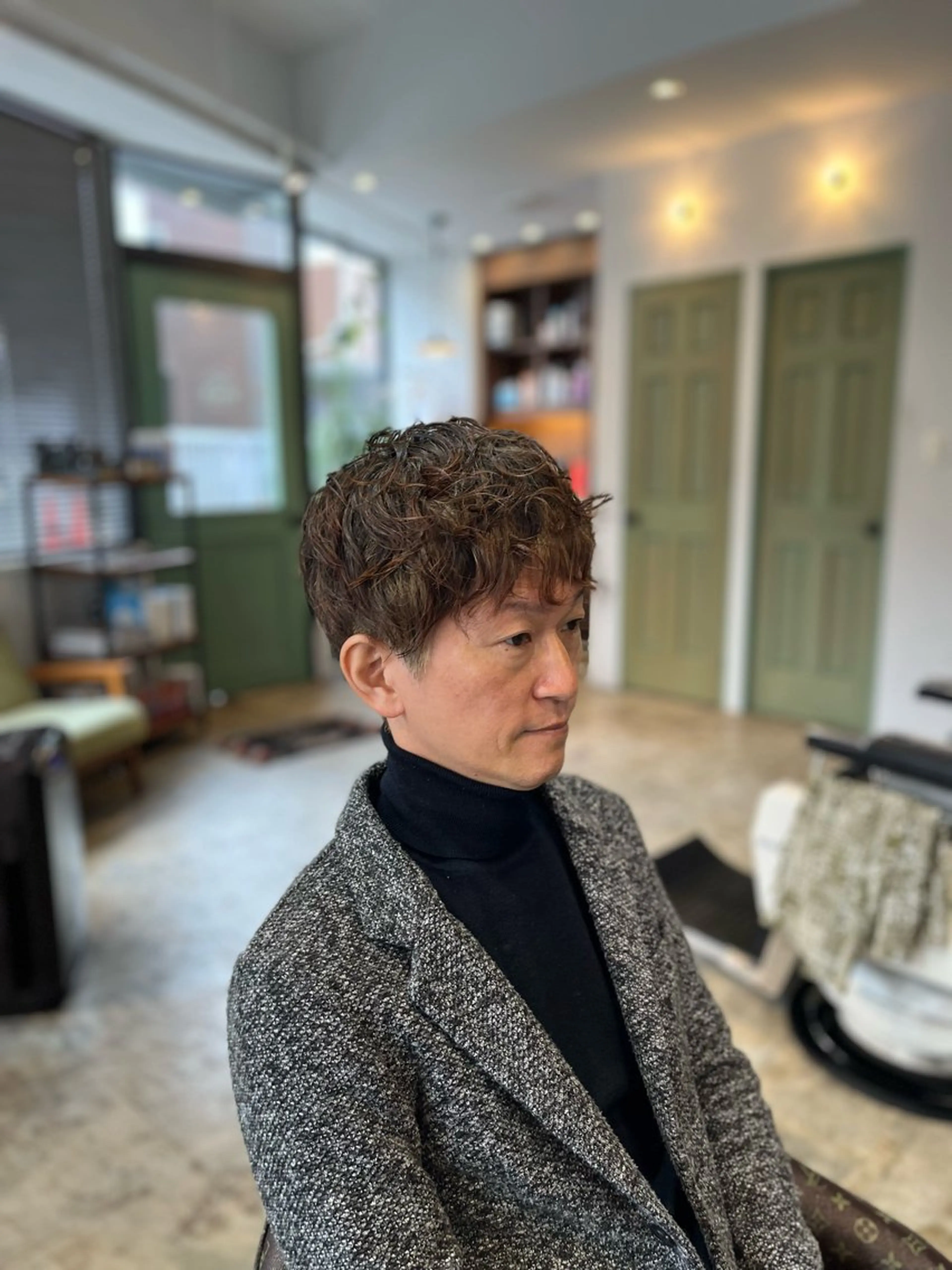 ミディアム パーマ メンズ ミディアムパーマ マッシュ メンズパーマ スパイラルパーマ カット パーマ メンズ美容室HIGE barber shop所属・中川 響揮のヘアスタイル