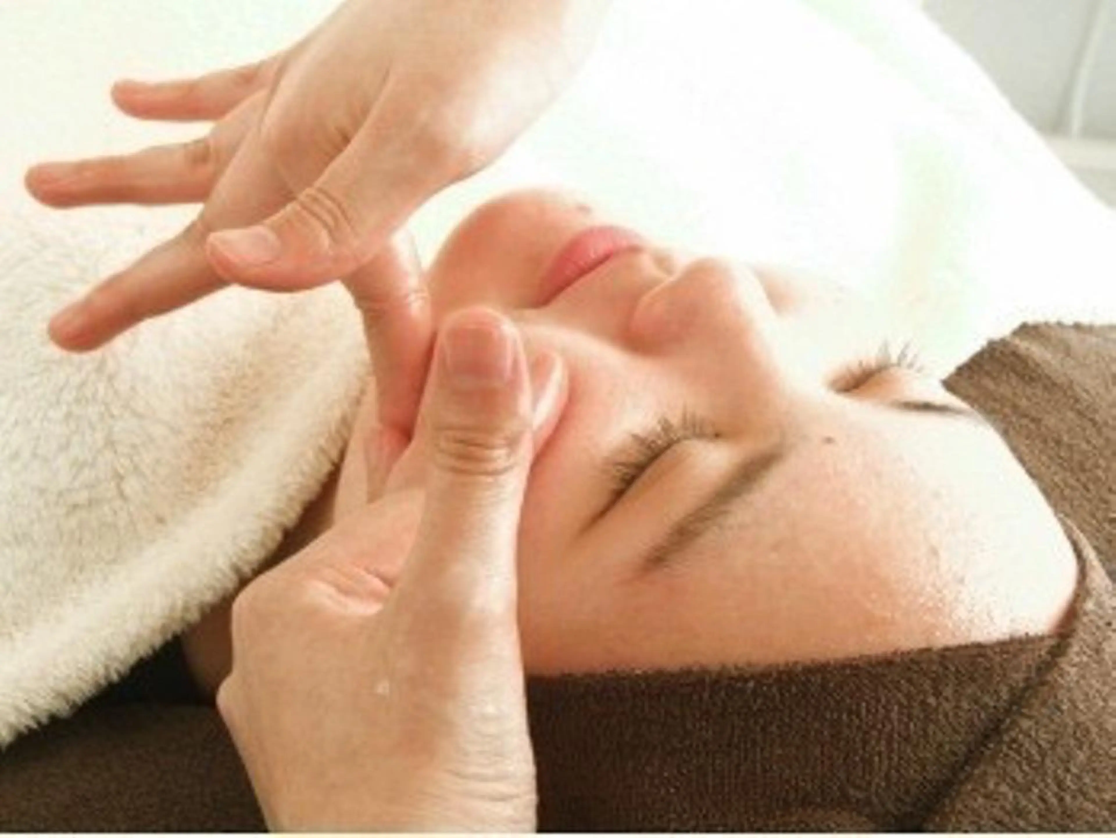 セミロング カラー パーマ ヘアアレンジ メンズ キッズ ネイル マツエク・マツパ エステ 四つ星サロン🎖 腸＆ニキビケアに特化のエステ・リラクイメージ