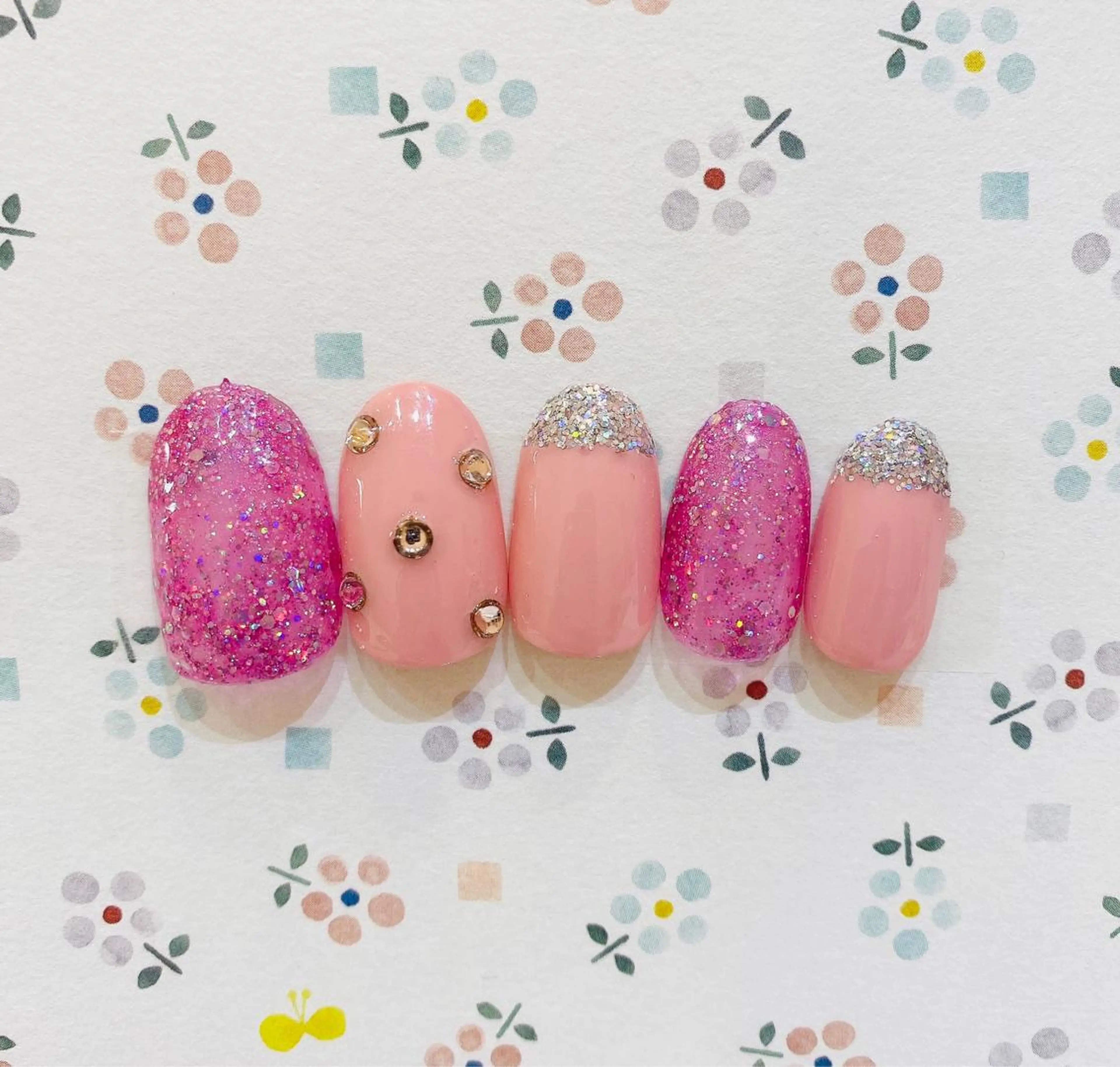 ネイル キラキラネイル 🎀REINA 🎀のネイルデザイン