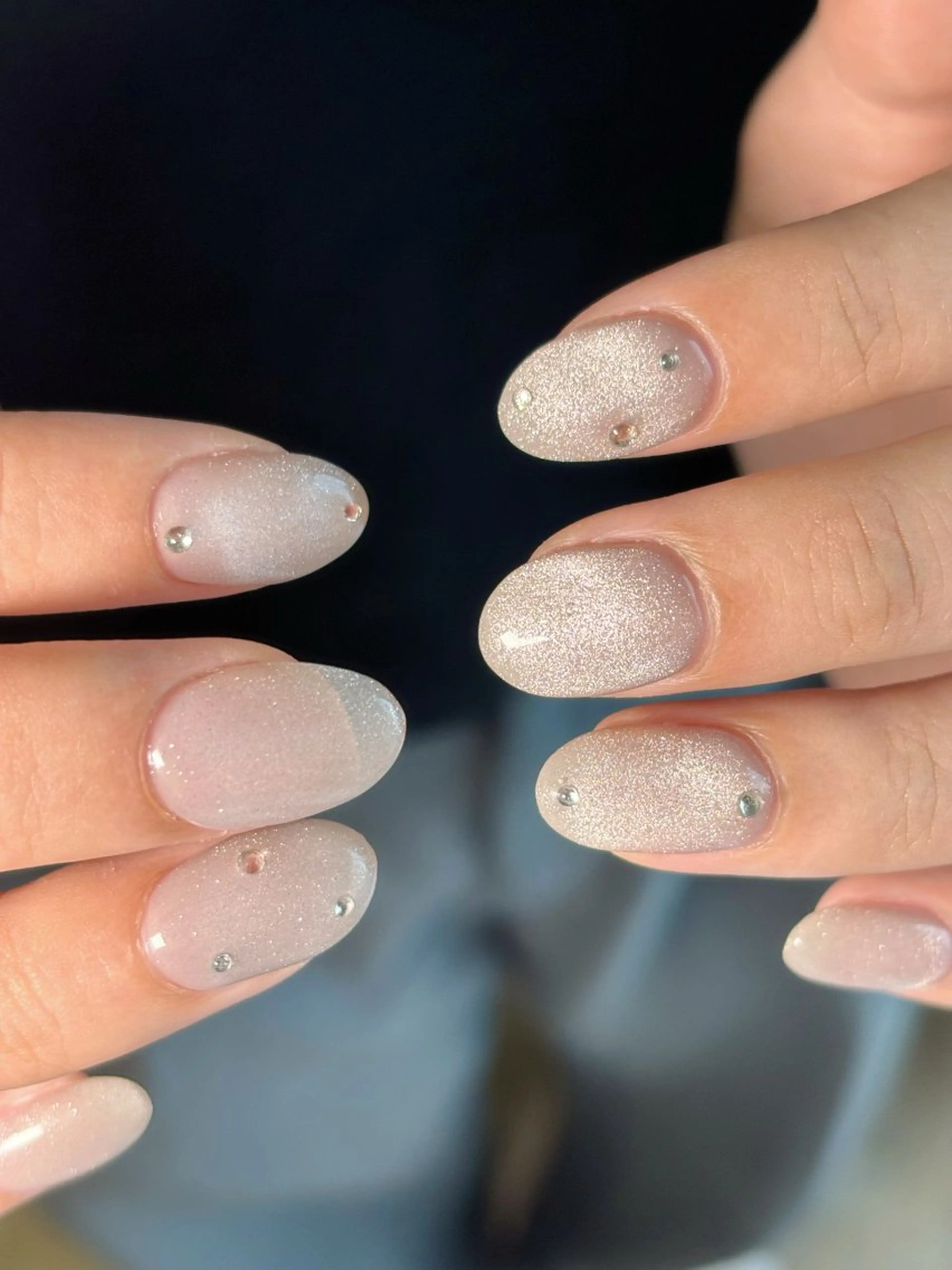 ネイル ストーンネイル .8 HAREのネイルデザイン