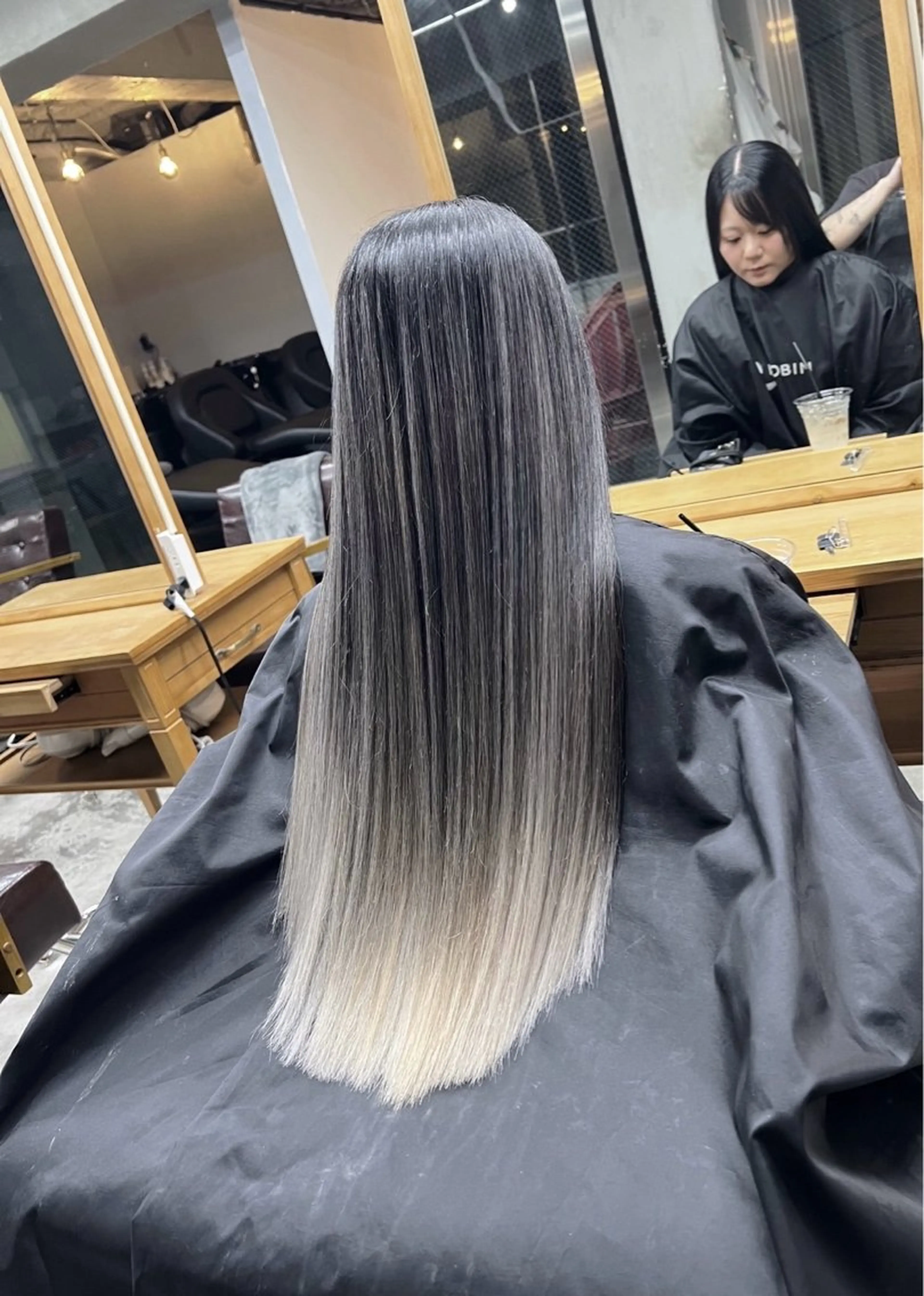 ロング カラー バレイヤージュ シルバー ホワイトシルバー レイヤーカット ヘアカラー トリートメント ROBIN所属・指名数No.1 /NAOYAのヘアスタイル