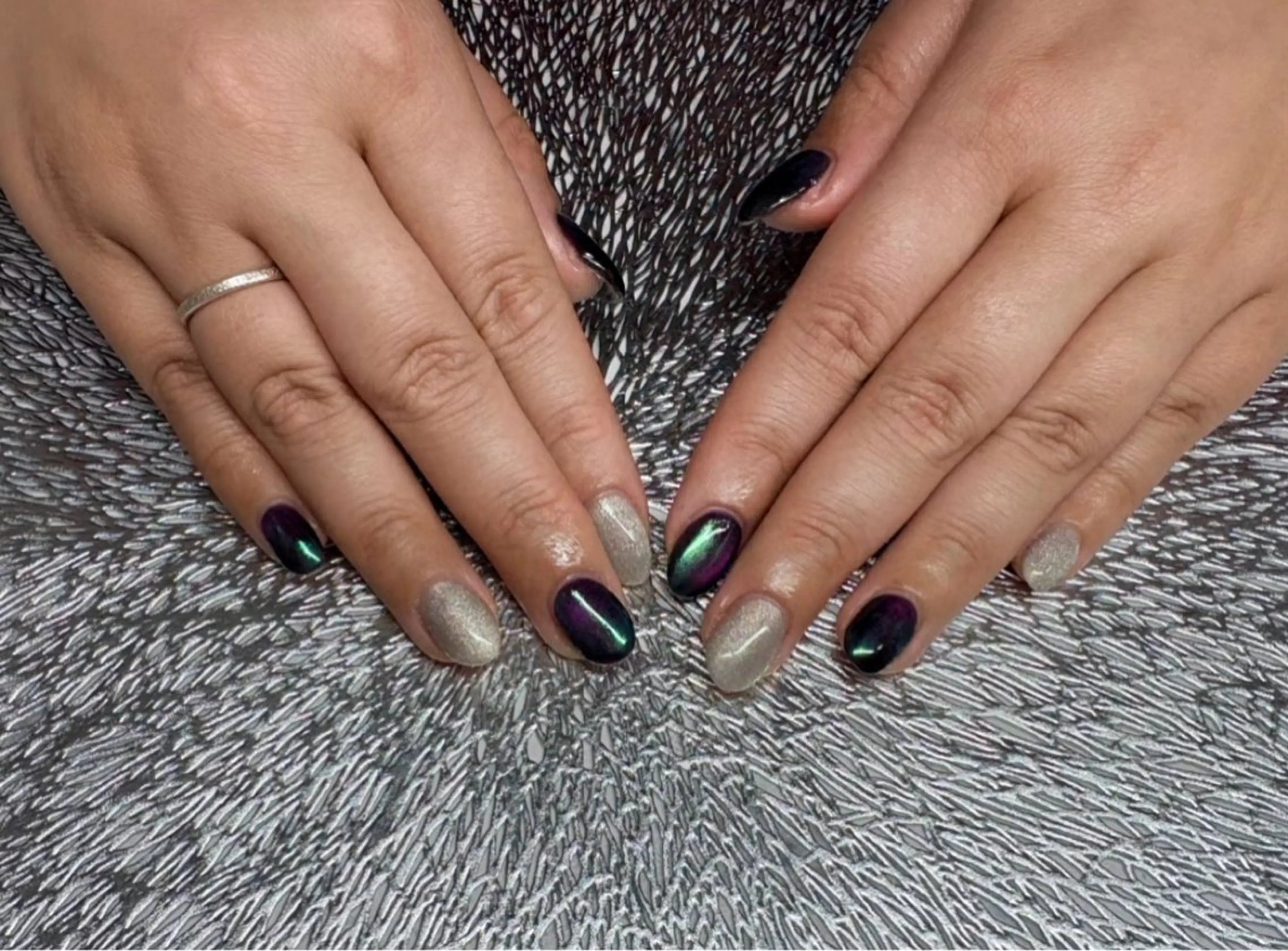 ネイル アートネイル オーロラネイル ラメ(グリッター) ミラーネイル 持ち込み ハンドネイル ハンドケア ♡Bivi♡自爪に 優しいネイルサロンのネイルデザイン