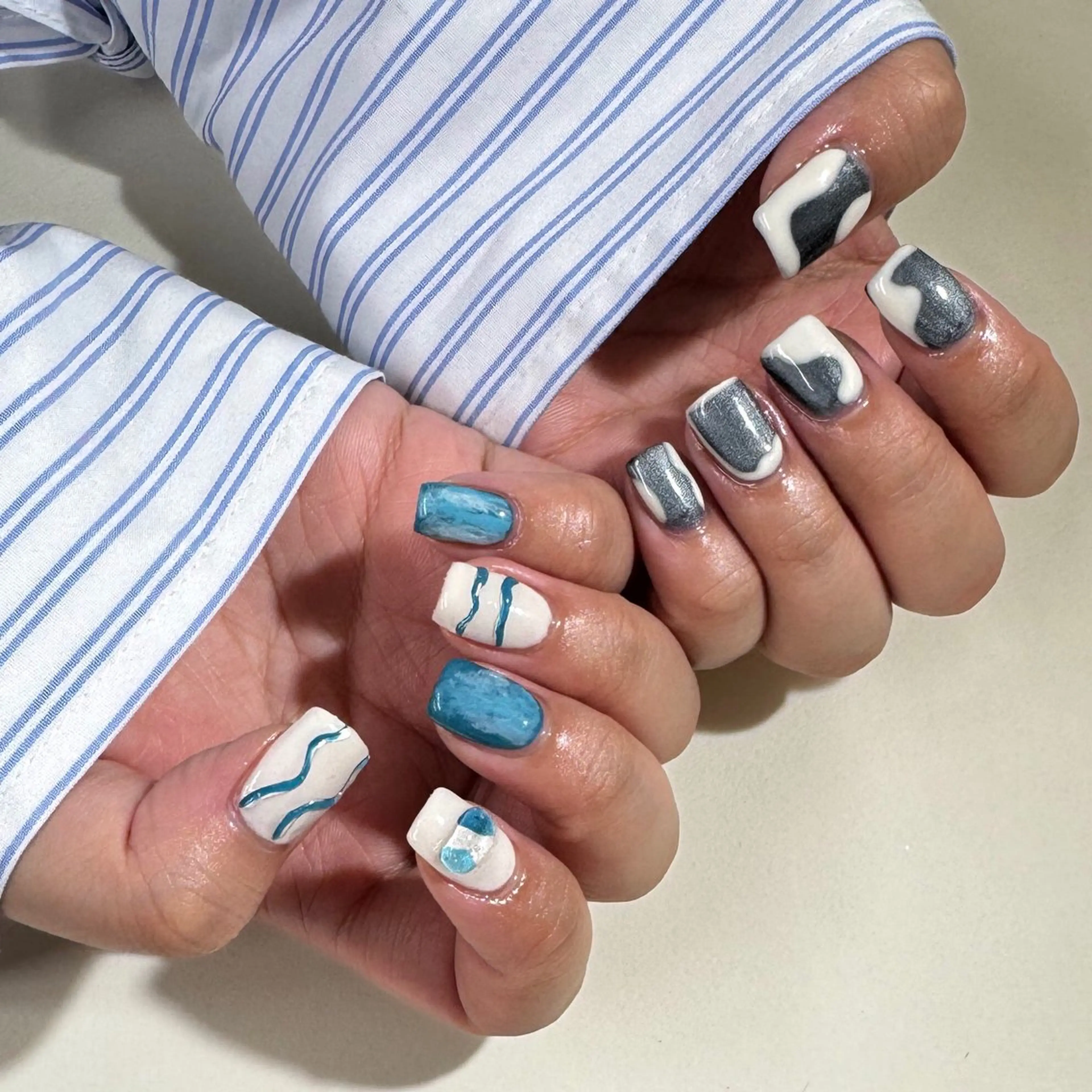 ネイル アートネイル べっ甲ネイル ジェルネイル グリーン キラキラネイル nailstudio eviz新宿店のネイルデザイン