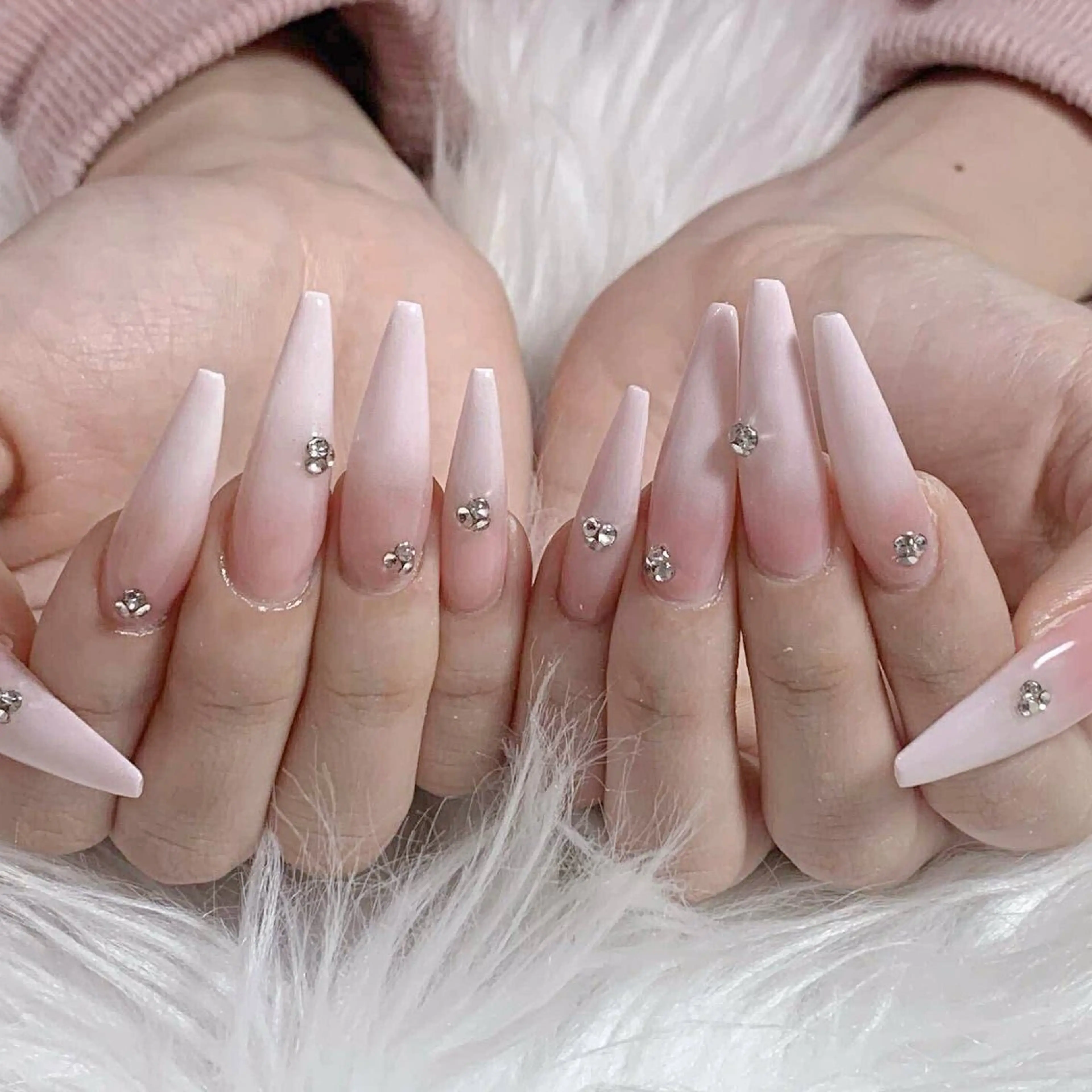 ネイル チークネイル フレンチネイル ガラスフレンチ グラデーション キラキラネイル ハンドネイル LilyLala Nailsalonのネイルデザイン