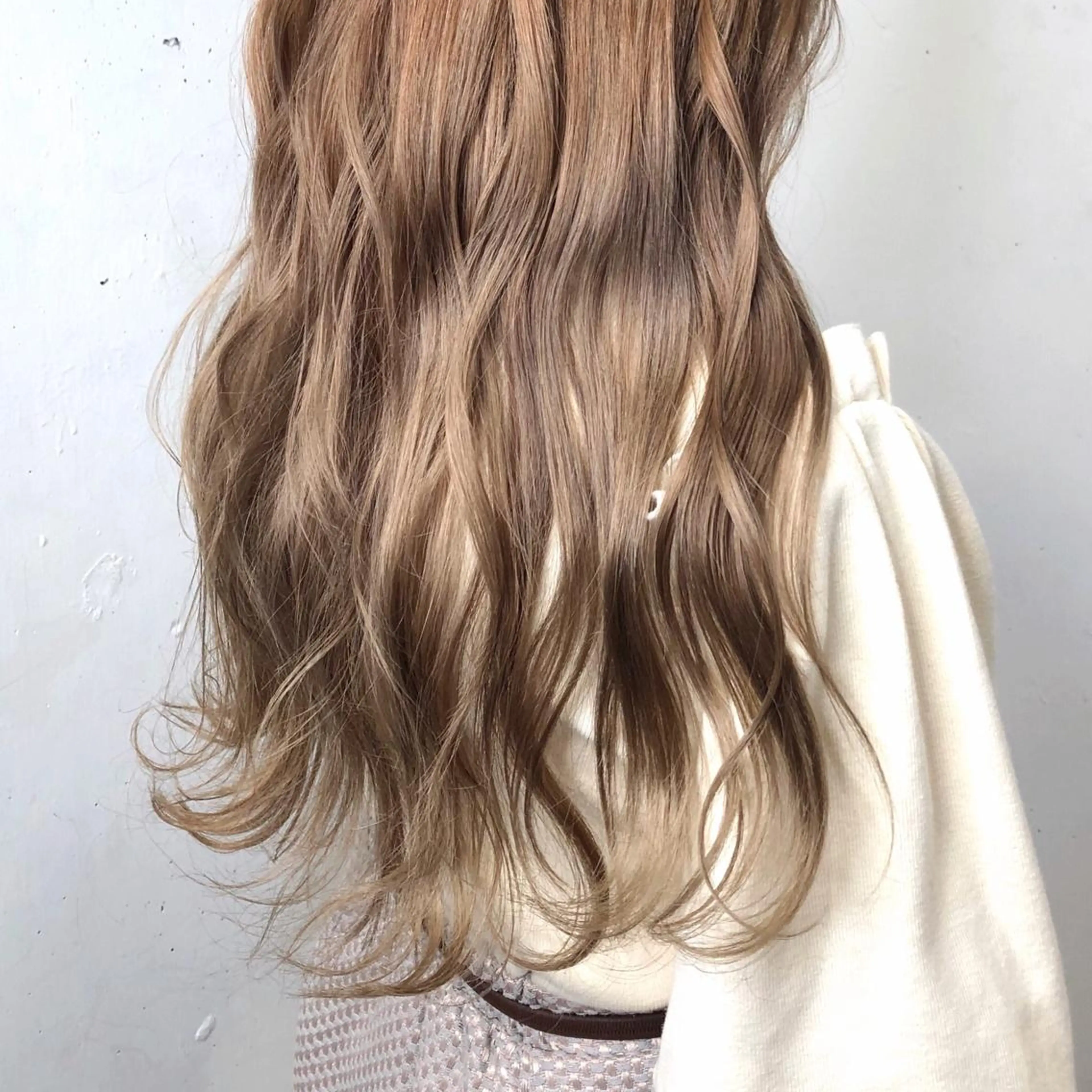 ロング カラー パーマ ヘアアレンジ 八巻 晴香のヘアスタイル